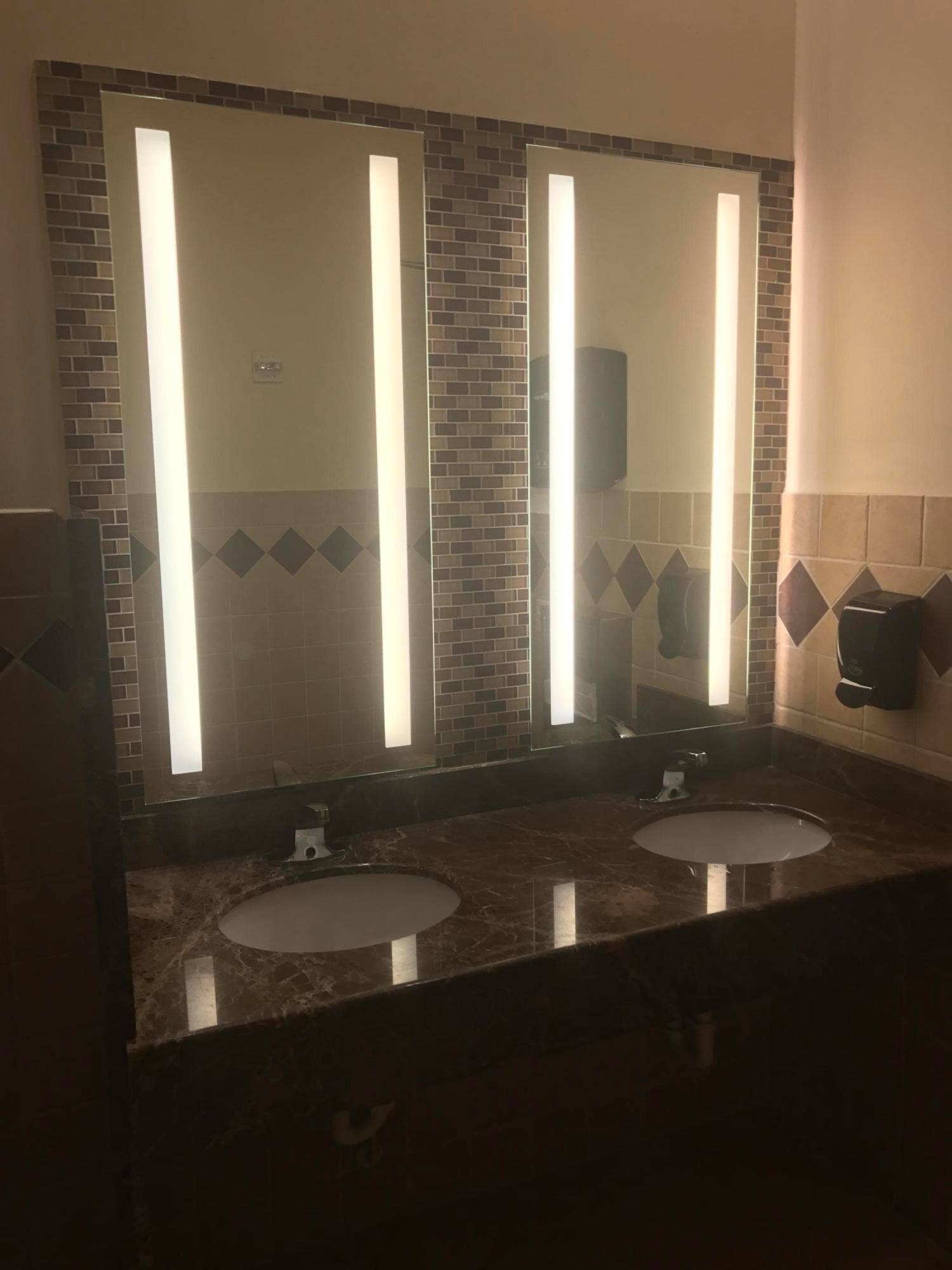 616 Clearwater Park Road, #1207, West Palm Beach, FL 33401 HIS/HERS LOUNGE