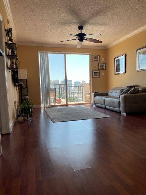 616 Clearwater Park Road, #1207, West Palm Beach, FL 33401 LIVING ROOM