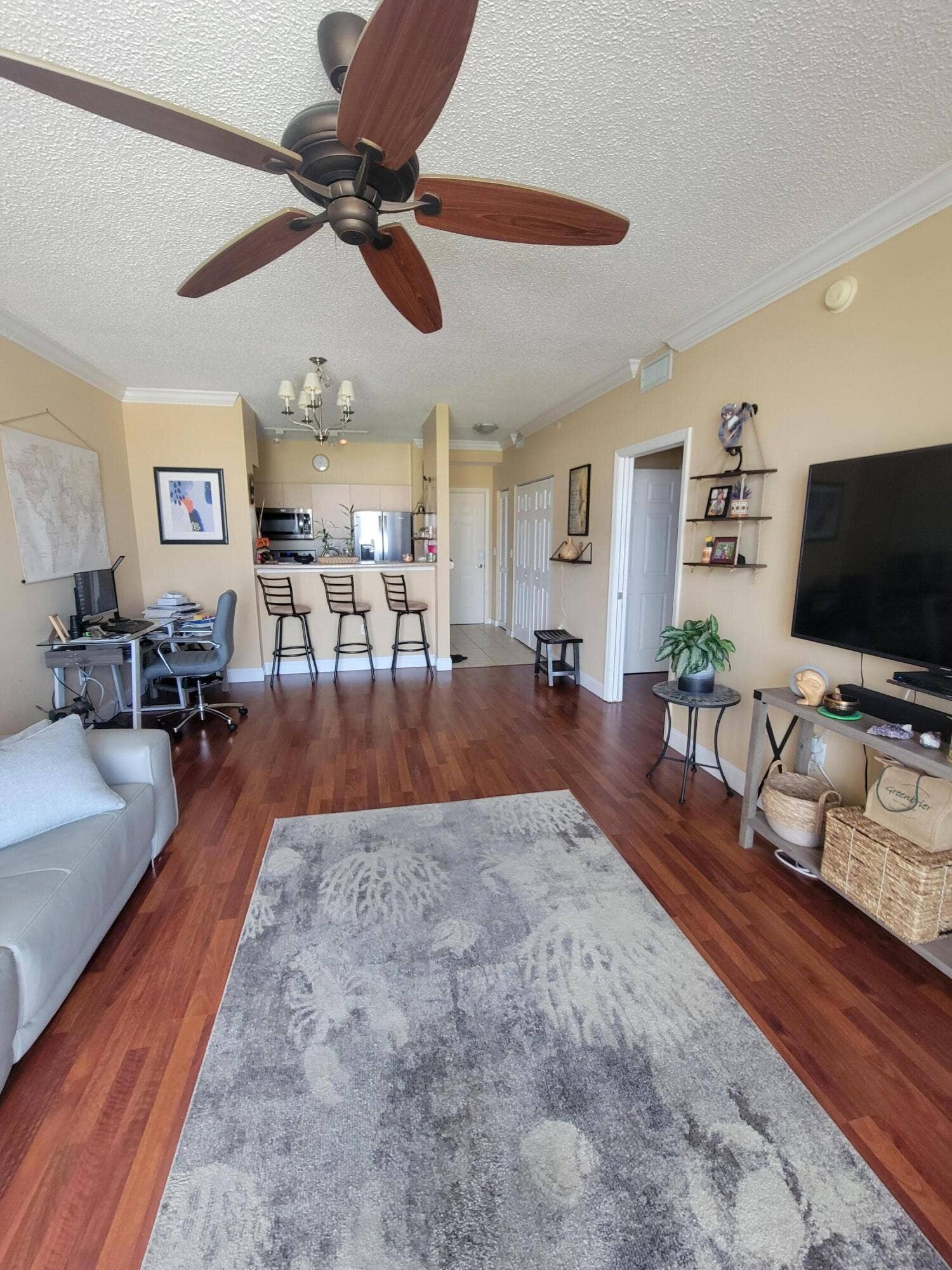 616 Clearwater Park Road, #1207, West Palm Beach, FL 33401 LIVING ROOM
