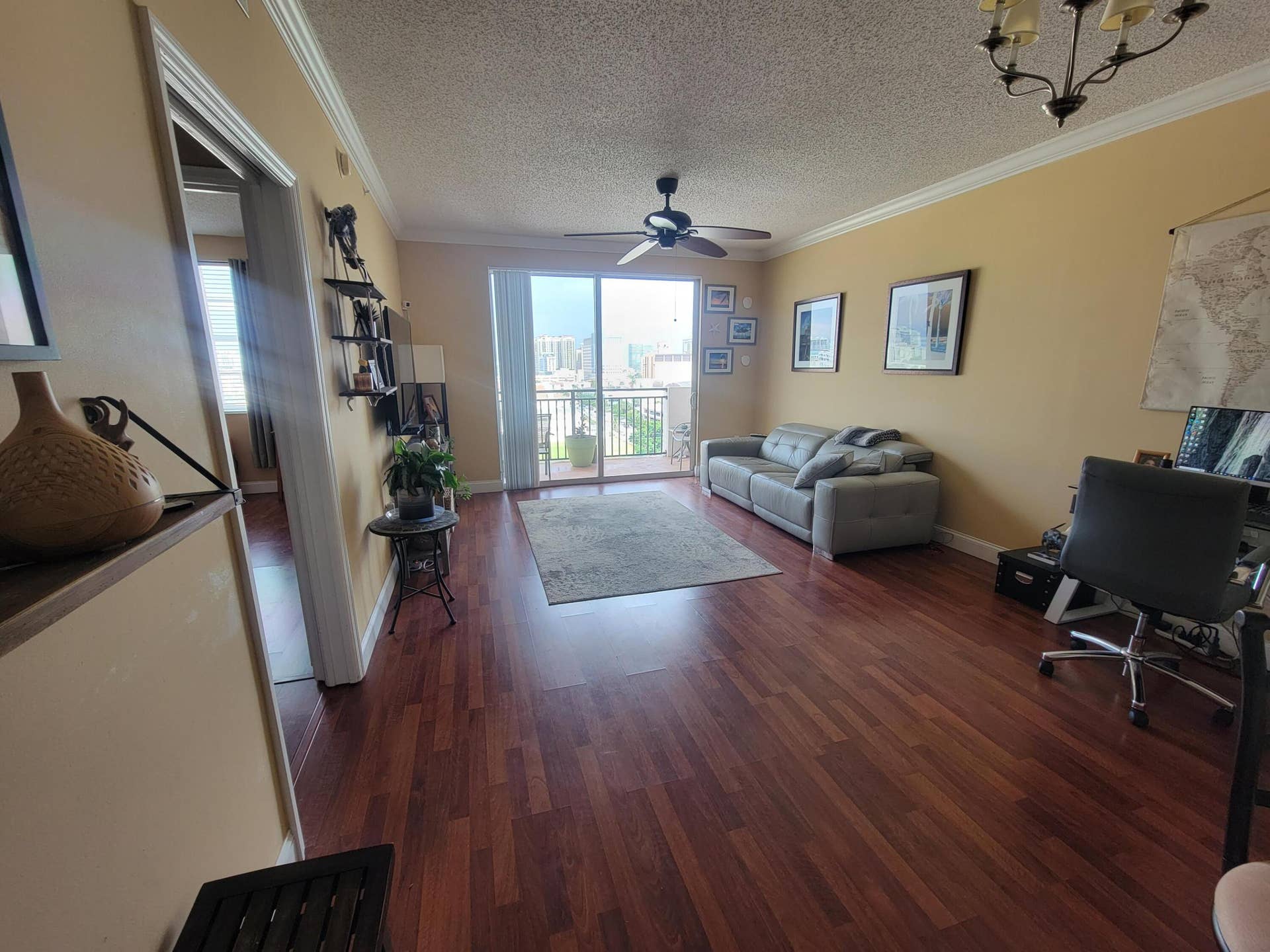 616 Clearwater Park Road, #1207, West Palm Beach, FL 33401 LIVING ROOM