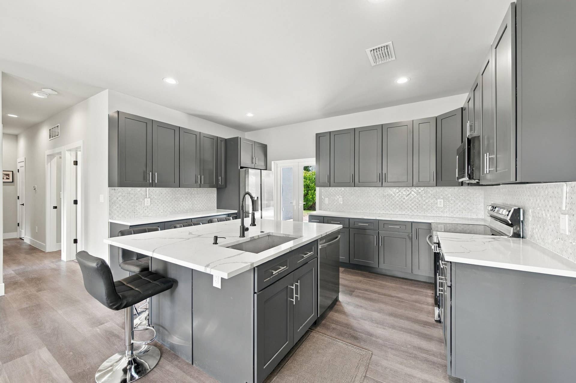 2801 NE 2nd Avenue, Wilton Manors, FL 33334 Chef's kitchen with extra storage