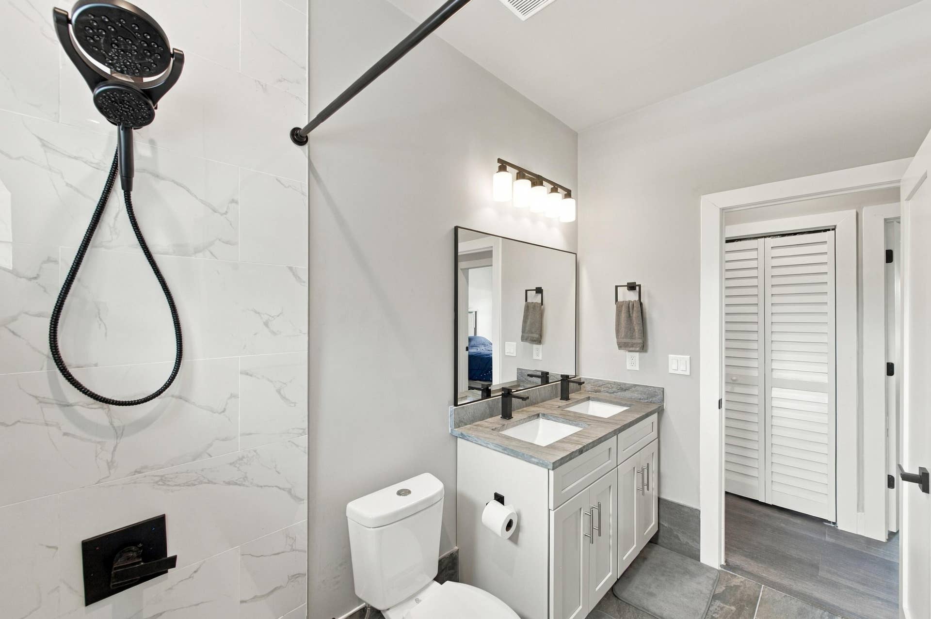 2801 NE 2nd Avenue, Wilton Manors, FL 33334 Shared Bathroom for Bedroom 2 & 3