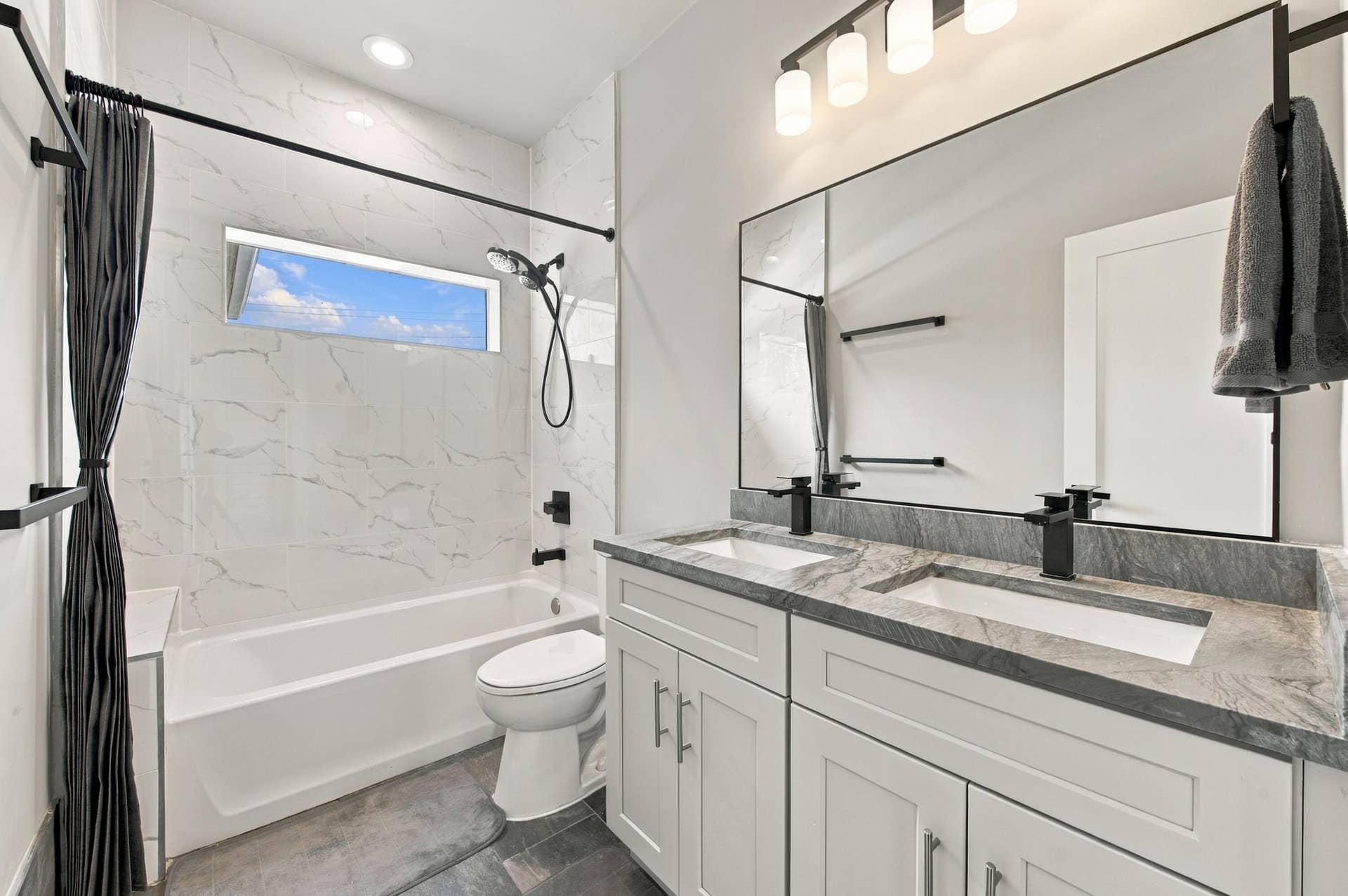 2801 NE 2nd Avenue, Wilton Manors, FL 33334 Shared Bathroom for Bedroom 2 & 3