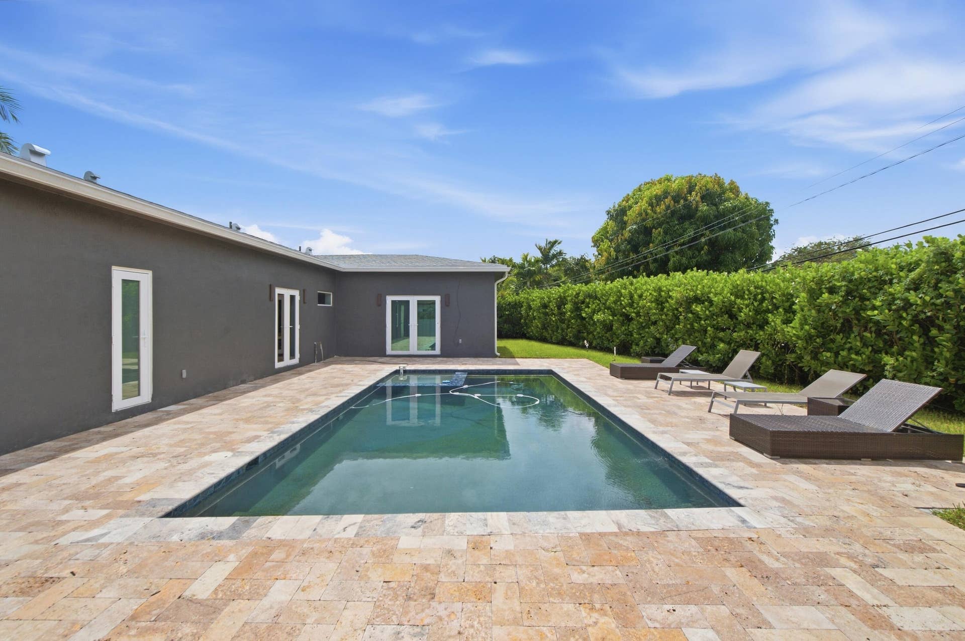 2801 NE 2nd Avenue, Wilton Manors, FL 33334 Primary suite, kitchen, and bathroom access.