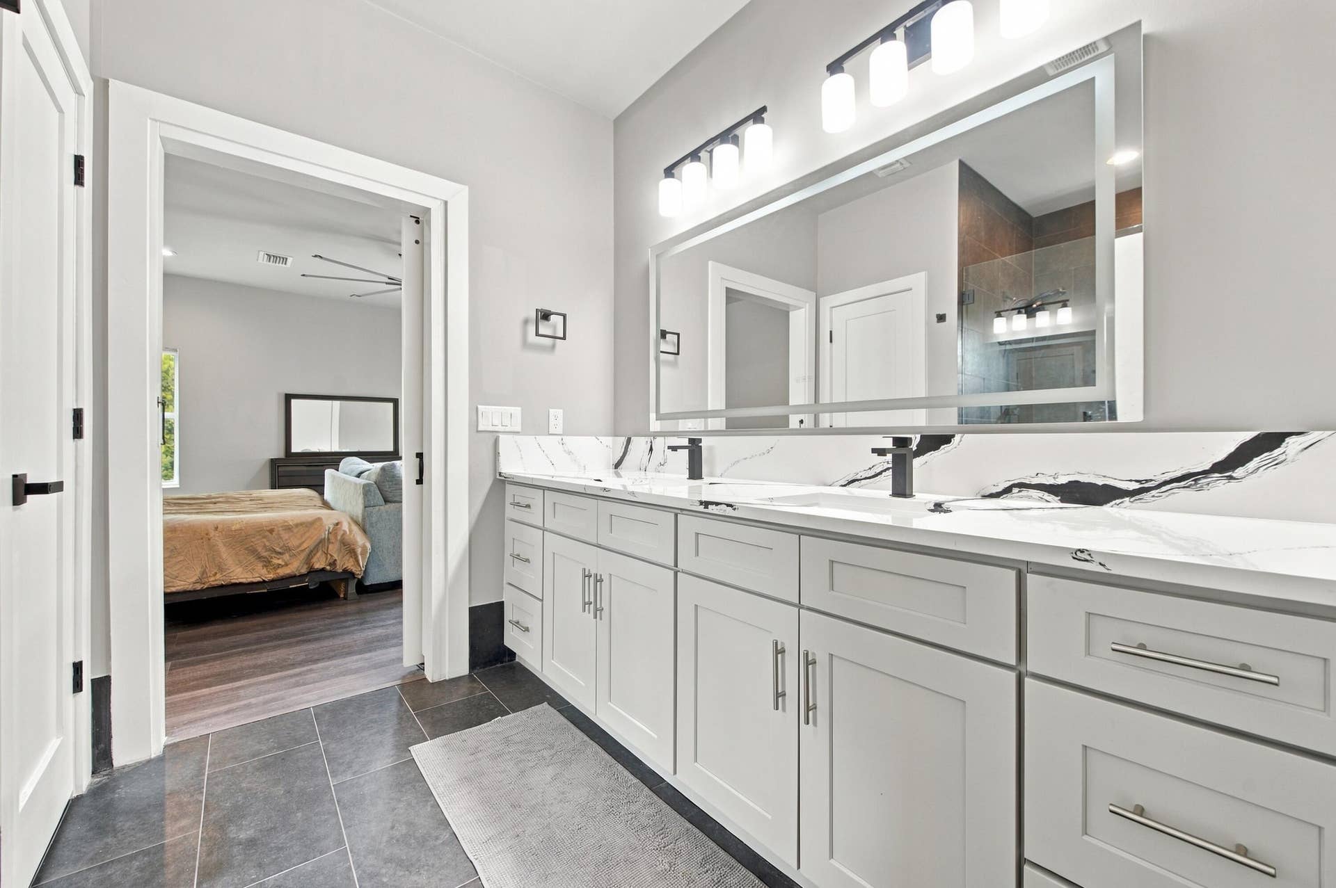 2801 NE 2nd Avenue, Wilton Manors, FL 33334 Lots of counter space in primary bathroom