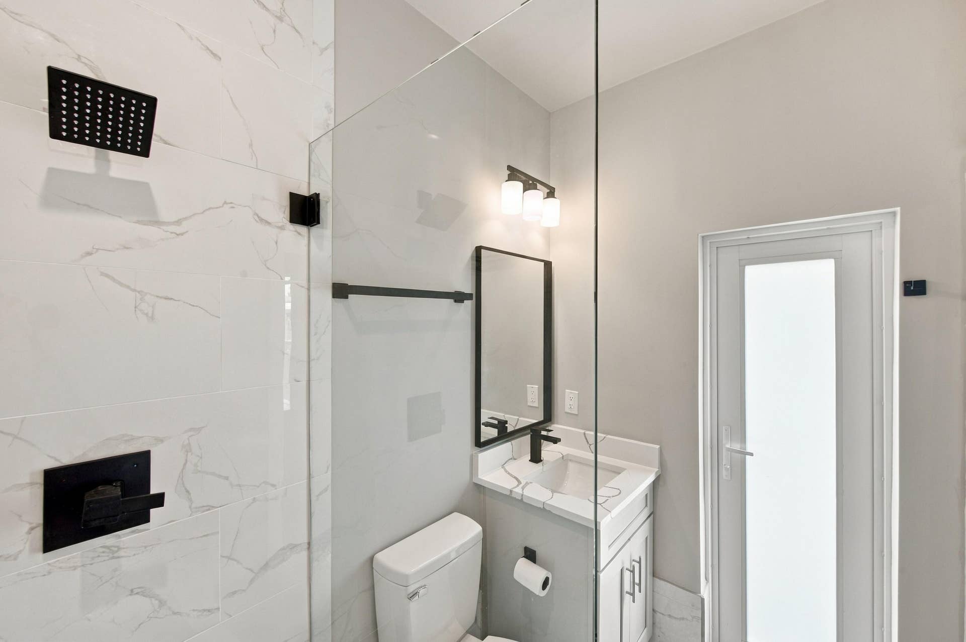 2801 NE 2nd Avenue, Wilton Manors, FL 33334 Pool access door in 3rd bathroom