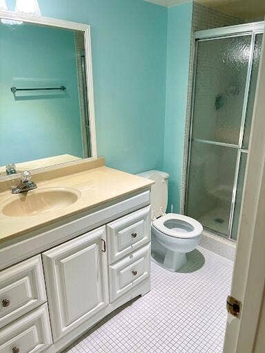 1015 Ainslie A Drive, Boca Raton, FL 33434 Guest Bathroom