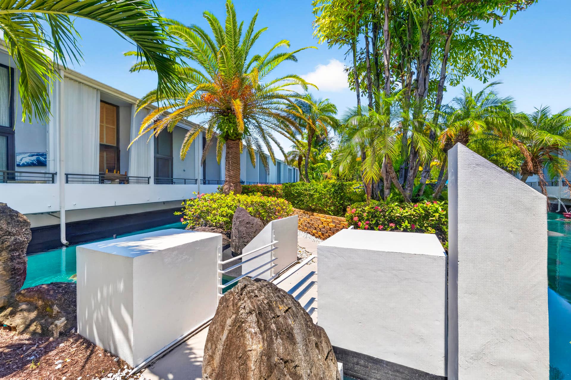 3589 S Ocean Boulevard, #26, South Palm Beach, FL 33480 38-8I8A0506