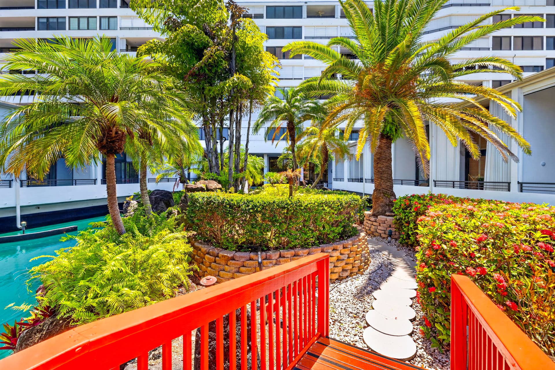 3589 S Ocean Boulevard, #26, South Palm Beach, FL 33480 41-8I8A0526