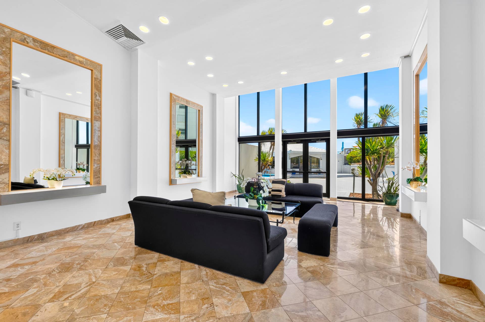 3589 S Ocean Boulevard, #26, South Palm Beach, FL 33480 33-8I8A0481