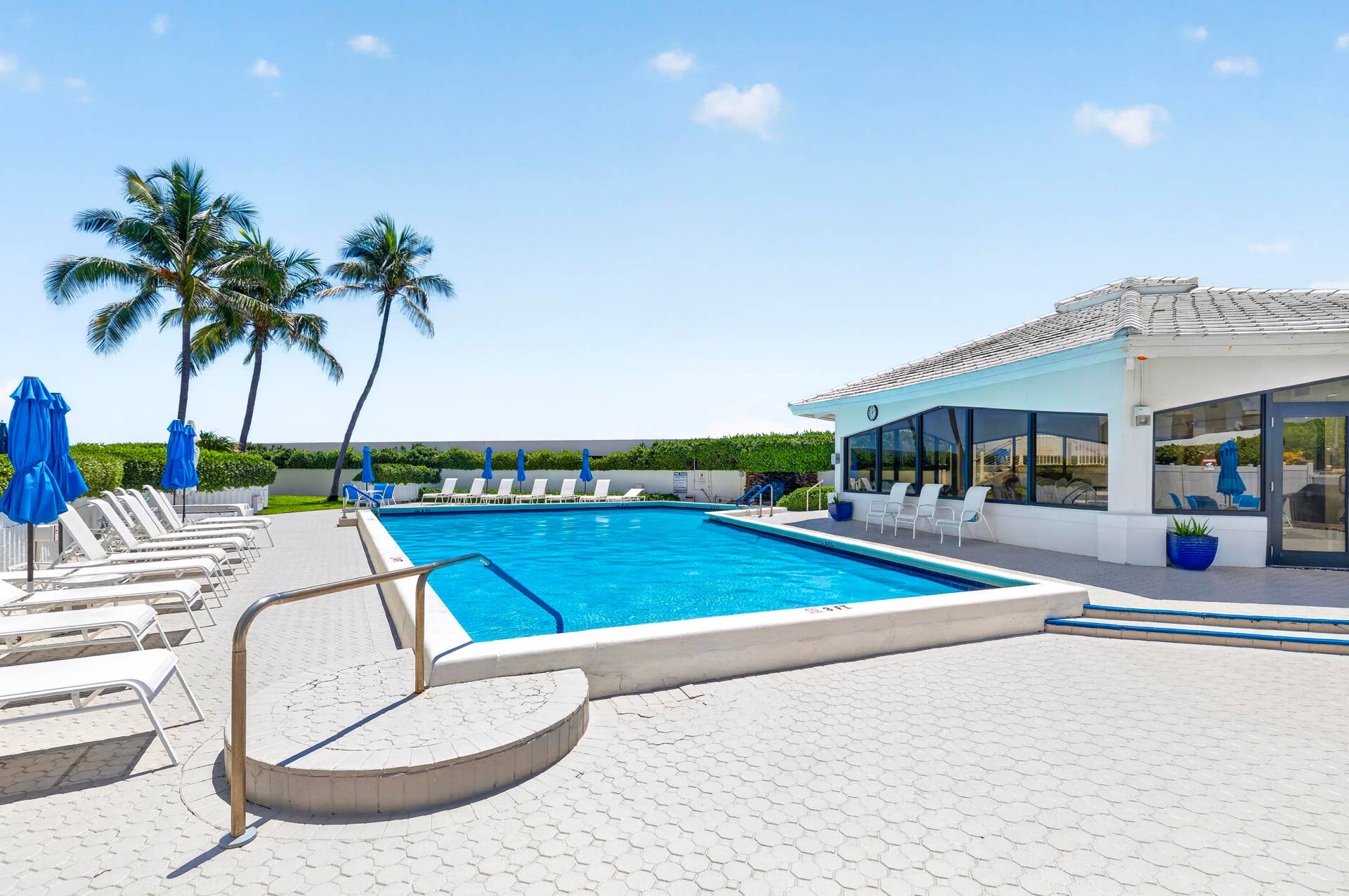 3589 S Ocean Boulevard, #26, South Palm Beach, FL 33480 22-8I8A0406