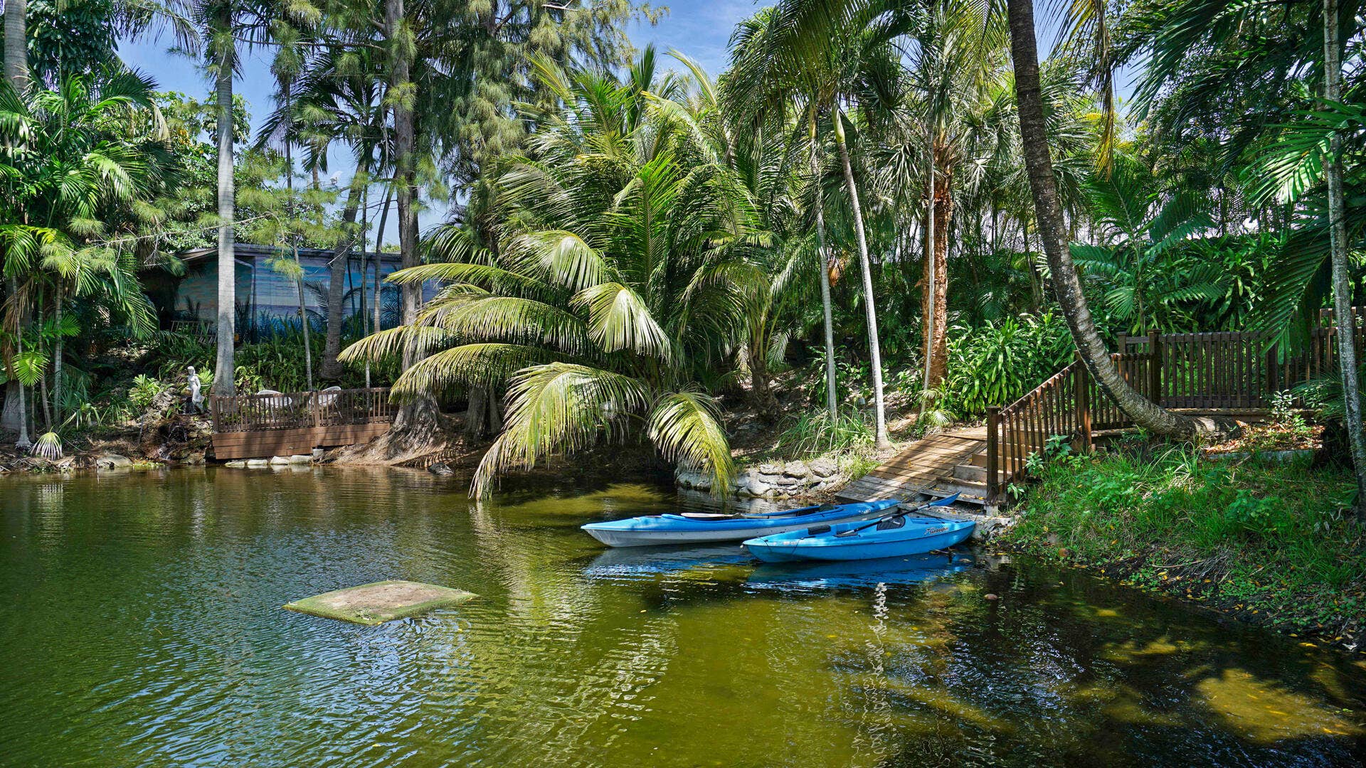 2249 Lazy Lane, Lazy Lake, FL 33305 Kayaks
