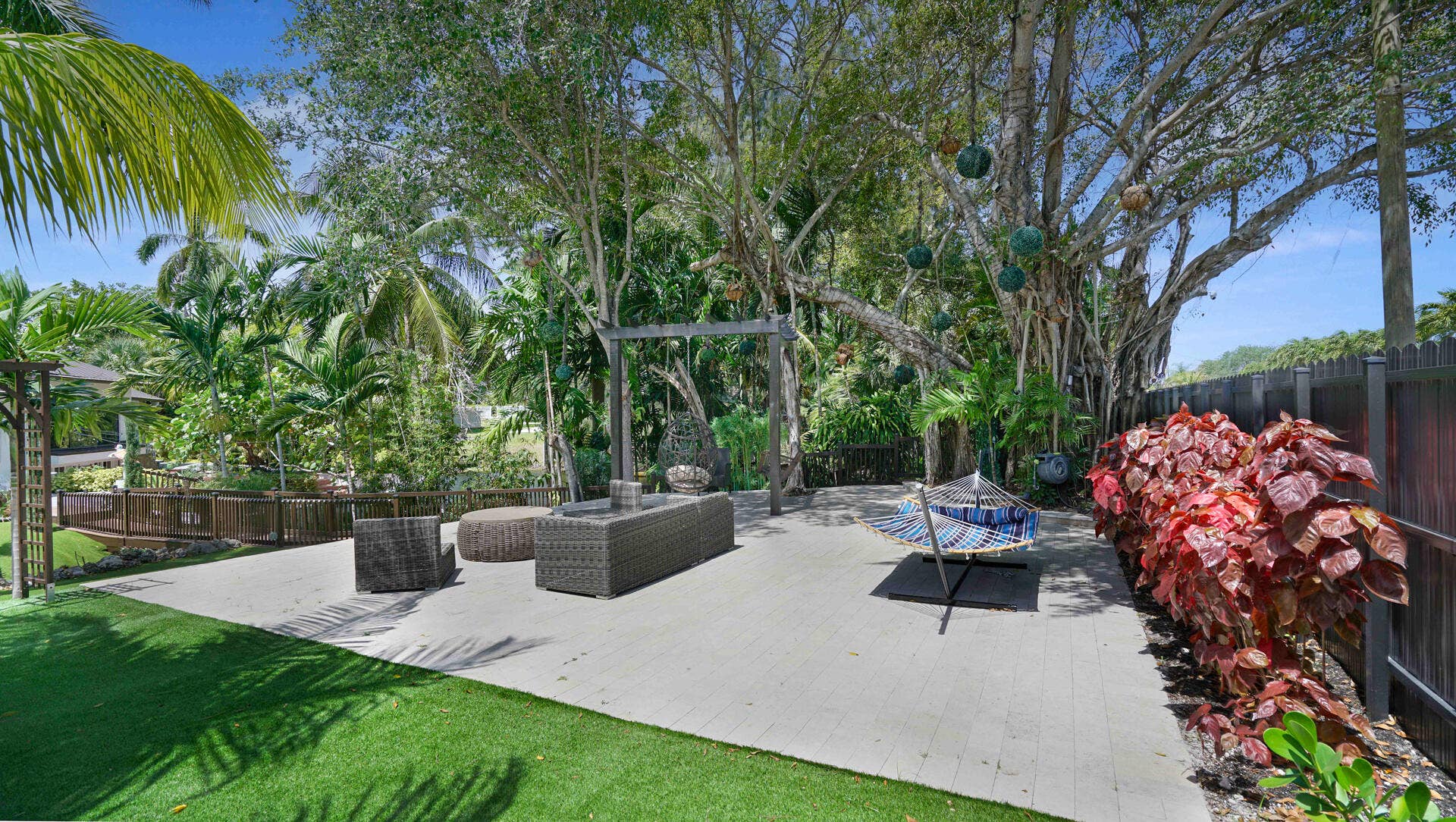 2249 Lazy Lane, Lazy Lake, FL 33305 Patio Swings