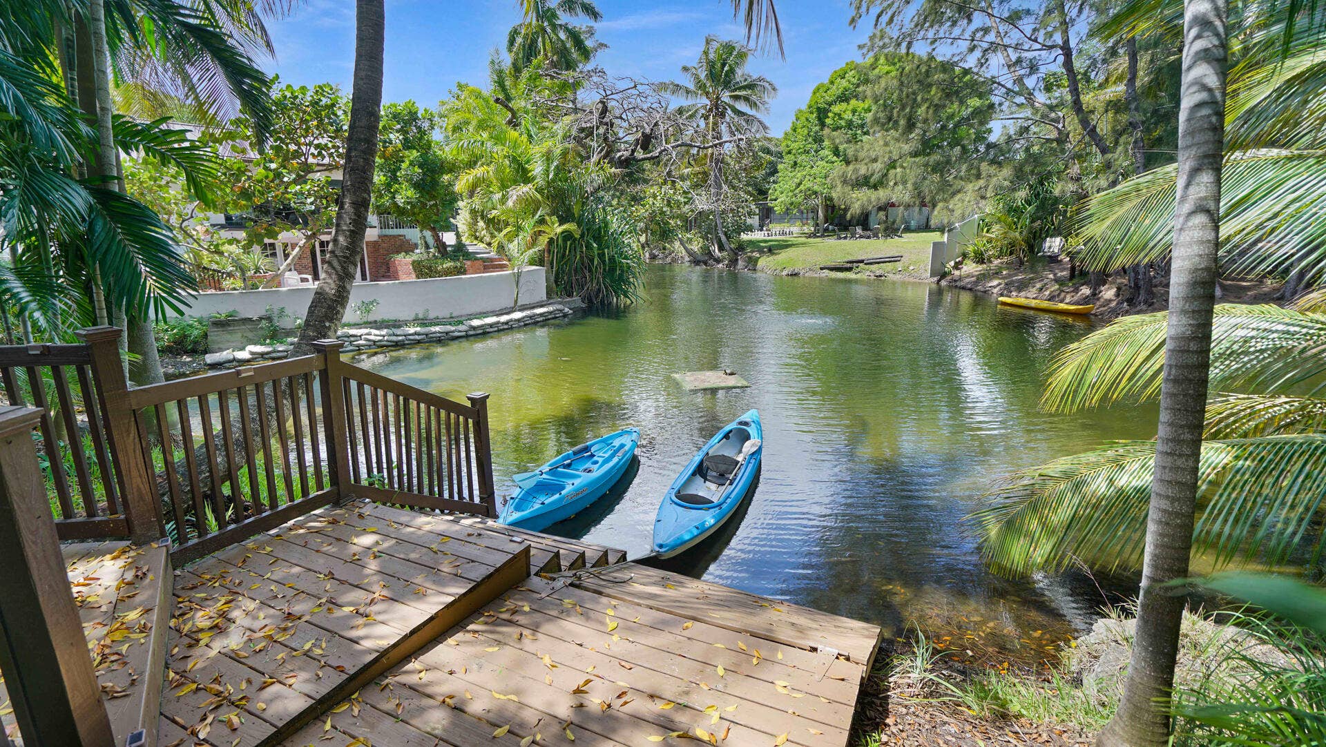 2249 Lazy Lane, Lazy Lake, FL 33305 Dock Kayaks