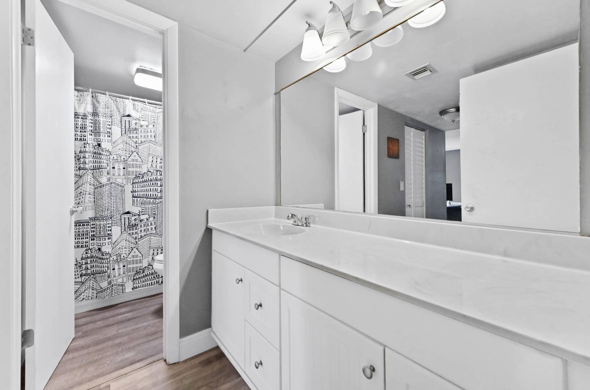 20 Bathroom 02