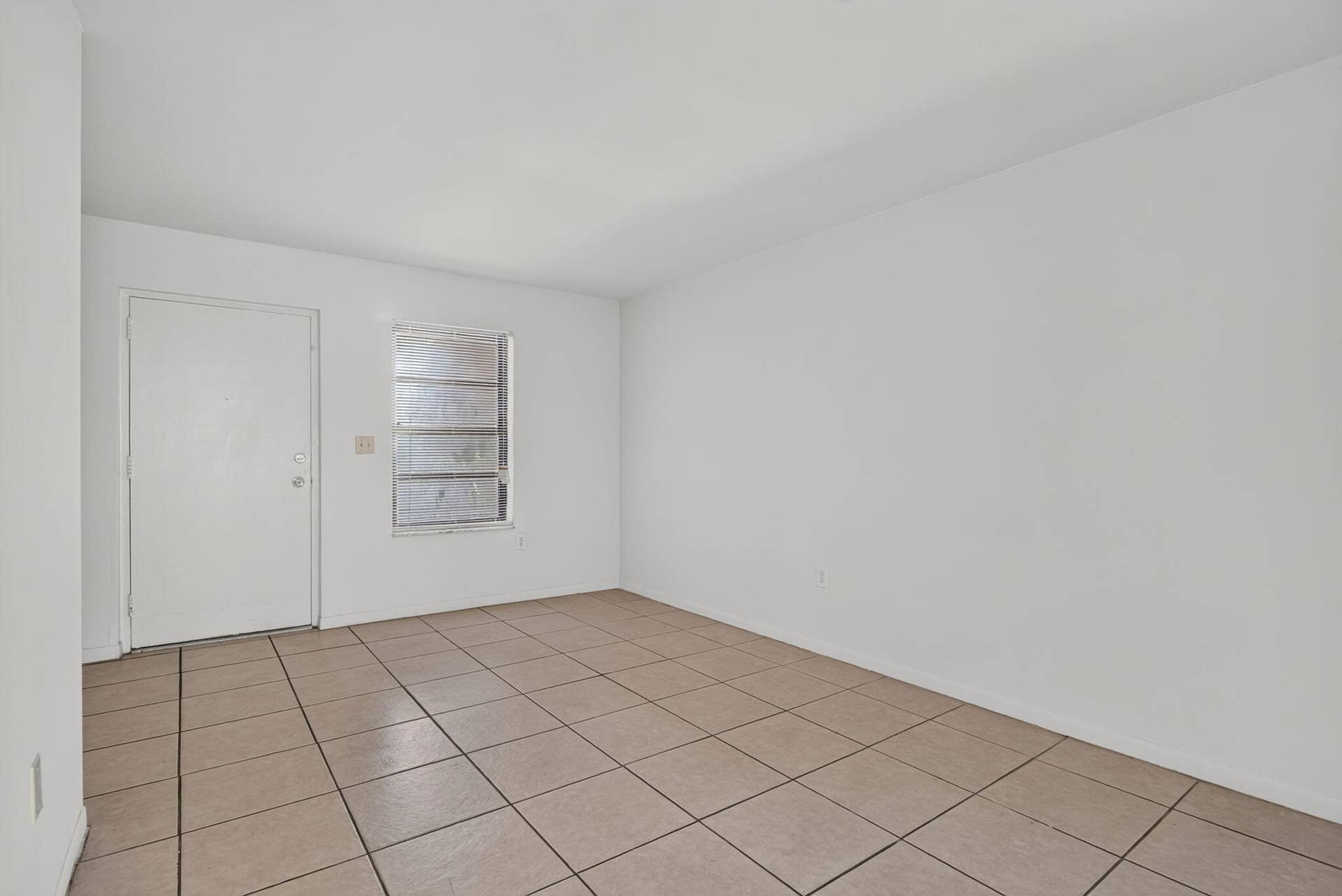 2141 NE 42nd Street, #112, Lighthouse Point, FL 33064 25-web-or-mls-2141-1086