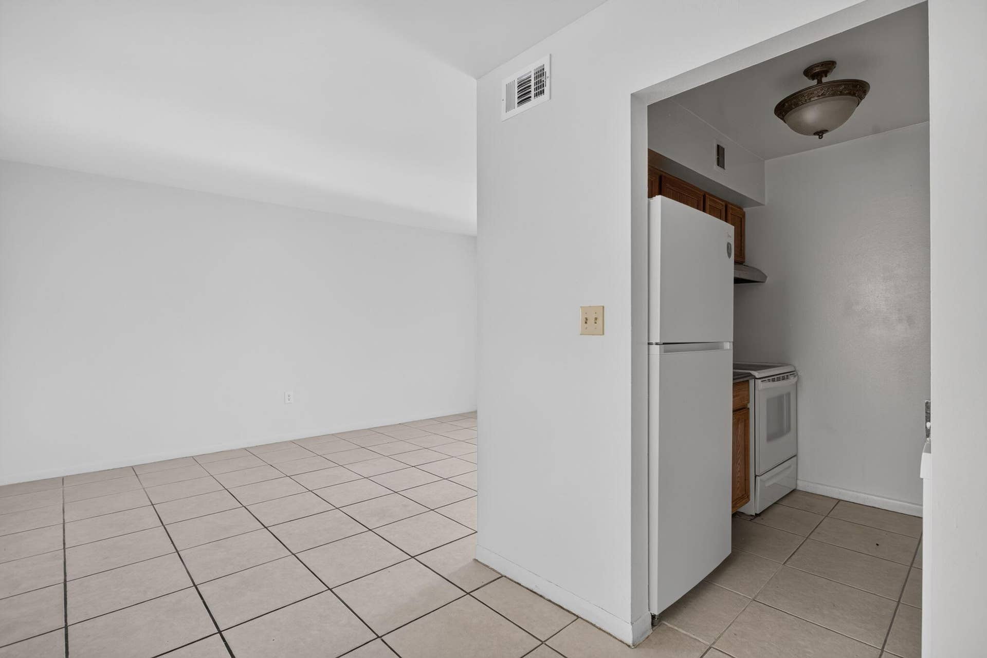 2141 NE 42nd Street, #112, Lighthouse Point, FL 33064 26-web-or-mls-2141-1093