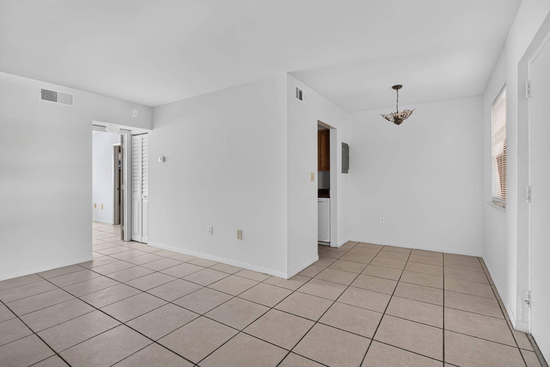 2141 NE 42nd Street, #112, Lighthouse Point, FL 33064 23-web-or-mls-2141-1077
