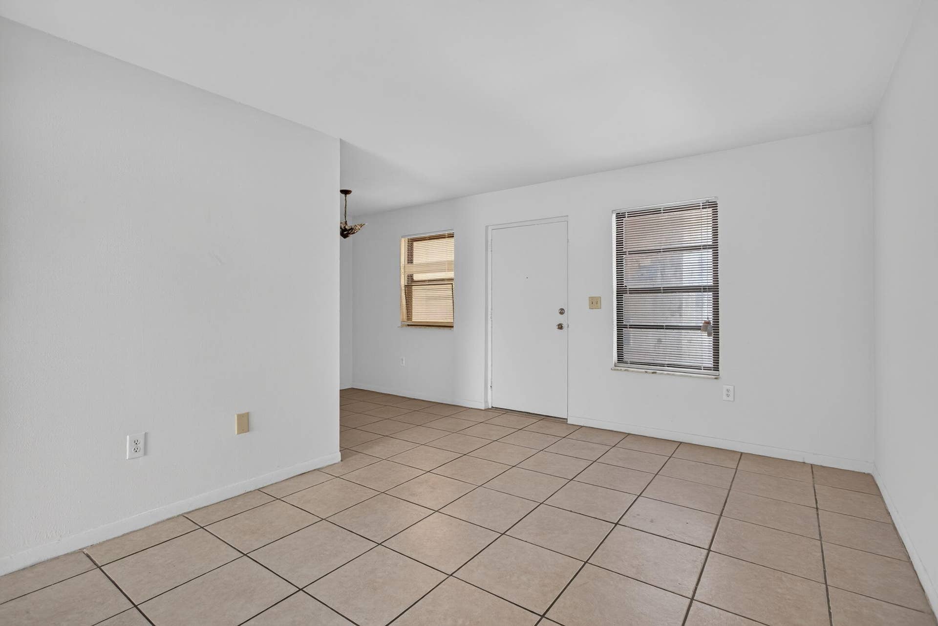 2141 NE 42nd Street, #112, Lighthouse Point, FL 33064 24-web-or-mls-2141-1084