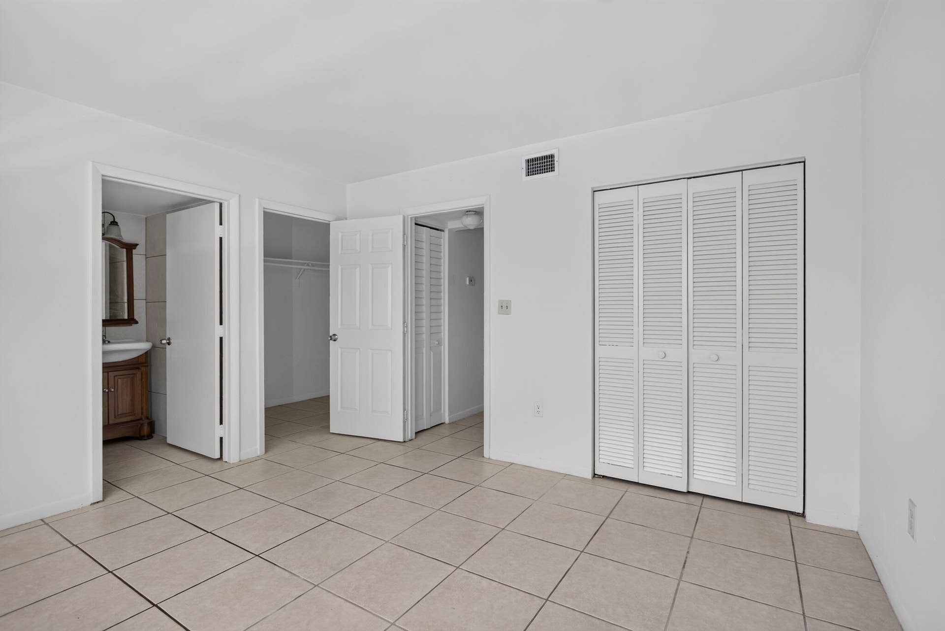 2141 NE 42nd Street, #112, Lighthouse Point, FL 33064 30-web-or-mls-2141-1111