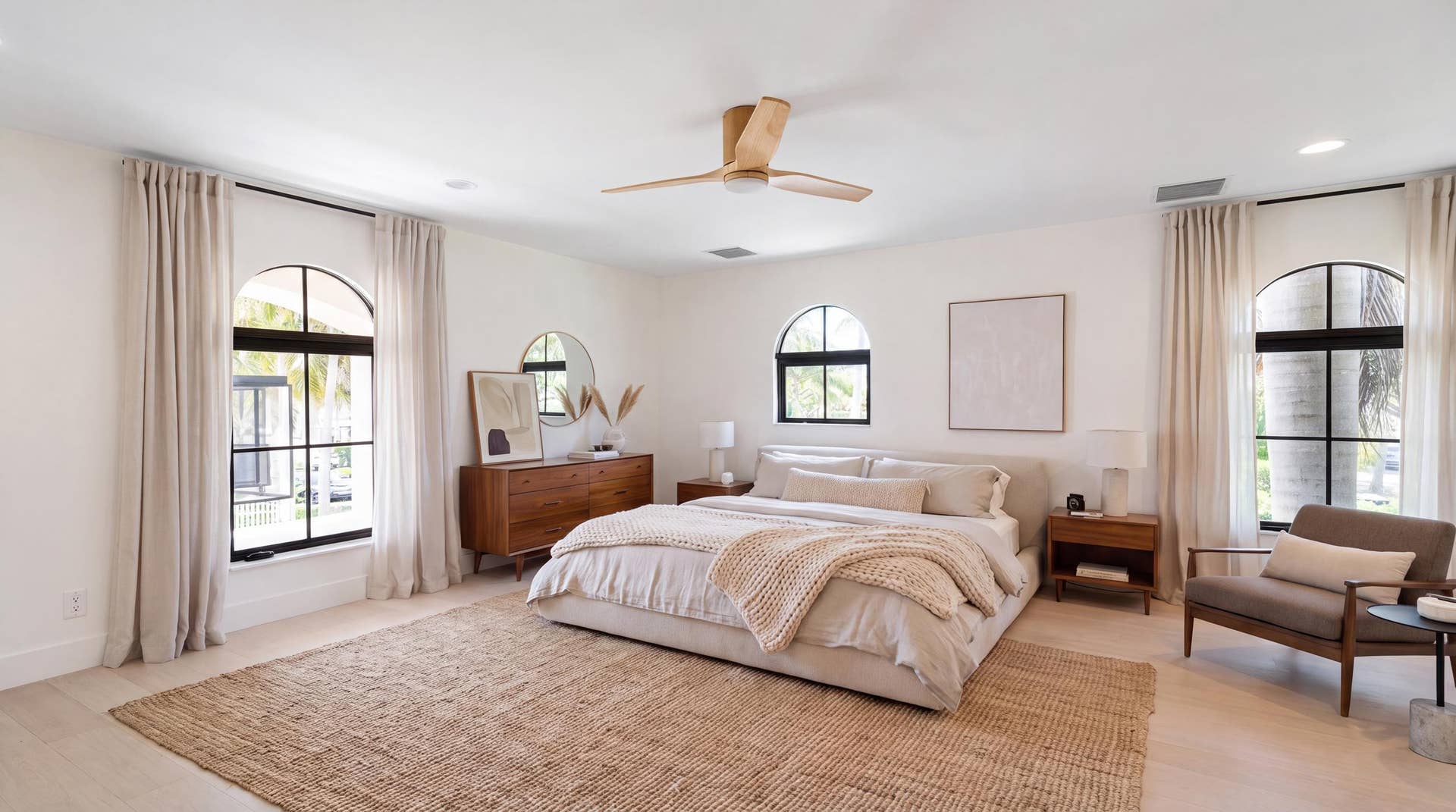 257 E Lakewood Road, West Palm Beach, FL 33405 virtually staged