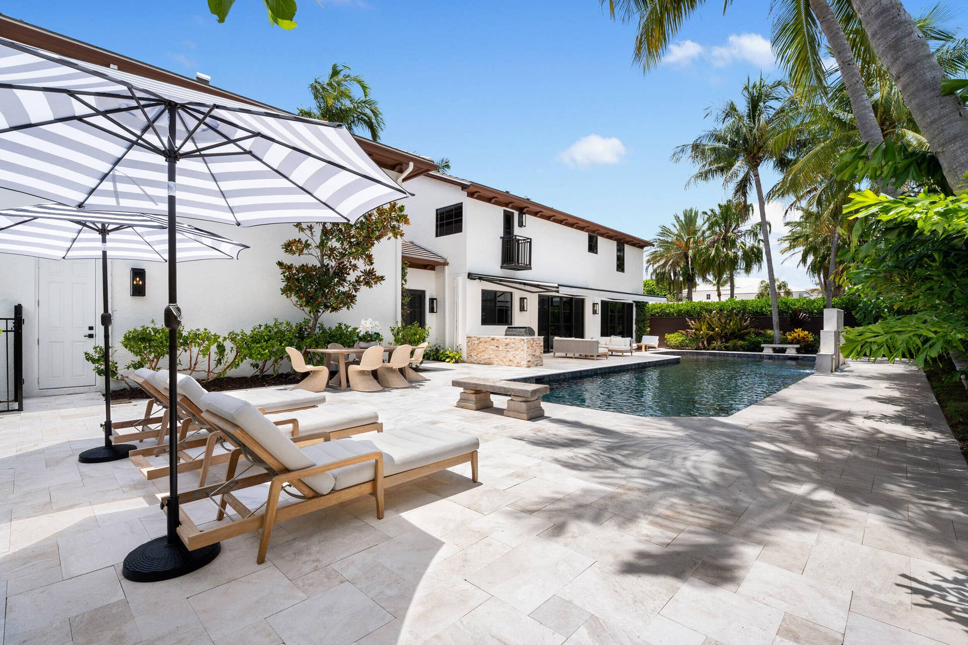 257 E Lakewood Road, West Palm Beach, FL 33405 14_smg08640
