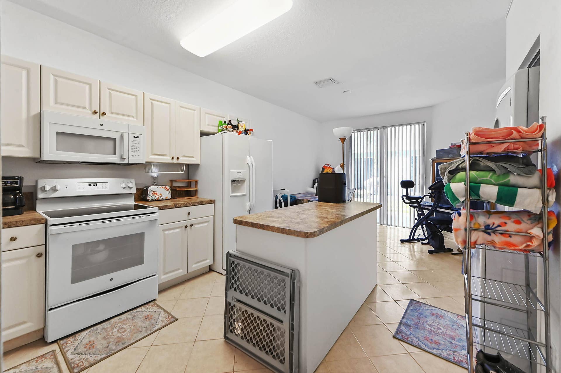 1941 Gardenia Court, Riviera Beach, FL 33404 09 Kitchen 02