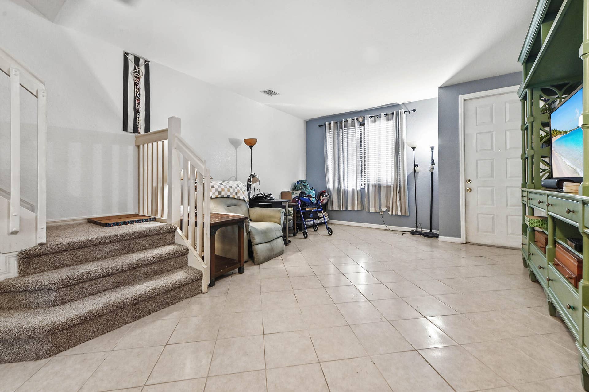 1941 Gardenia Court, Riviera Beach, FL 33404 05 Living room 02