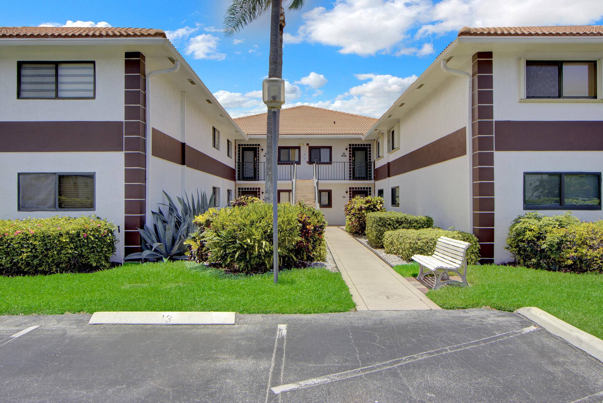 15451-Pembridge-Dr-206_04_MLS