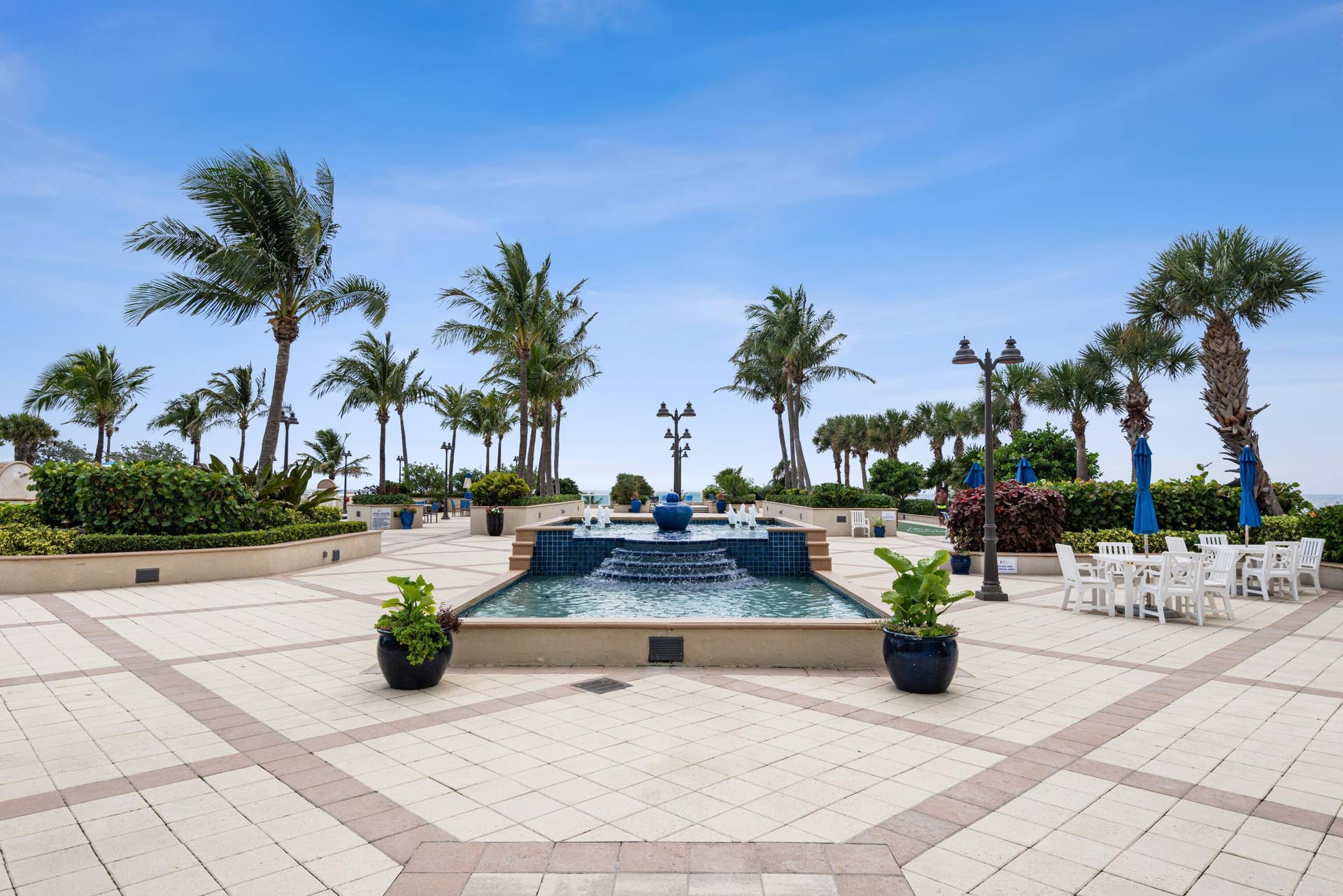 32-27_2100SOceanBlvd_1403_900008_PoolDec