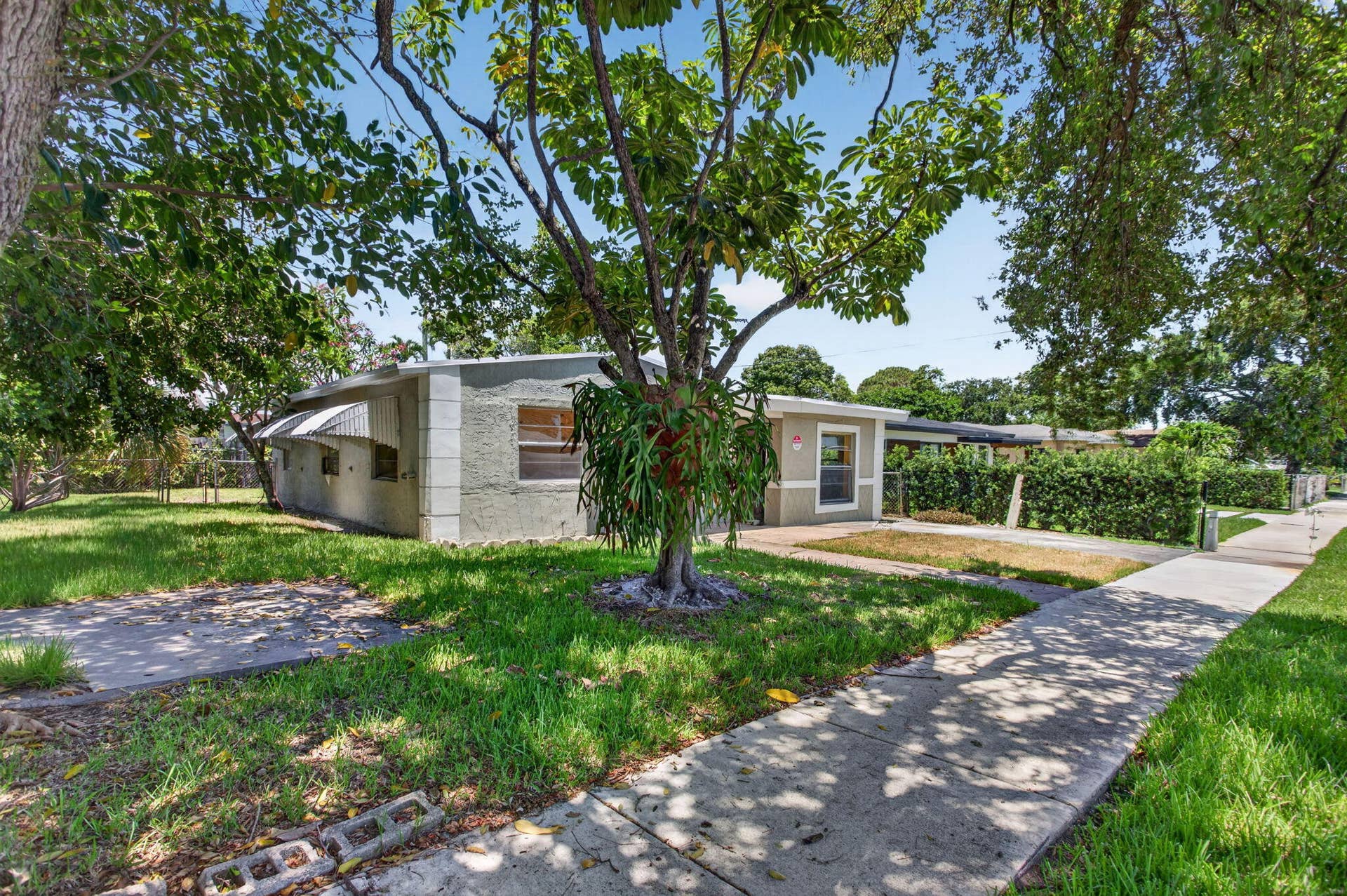 511 NW 17th Avenue, Fort Lauderdale, FL 33311 3-web-or-mls-511 -9650