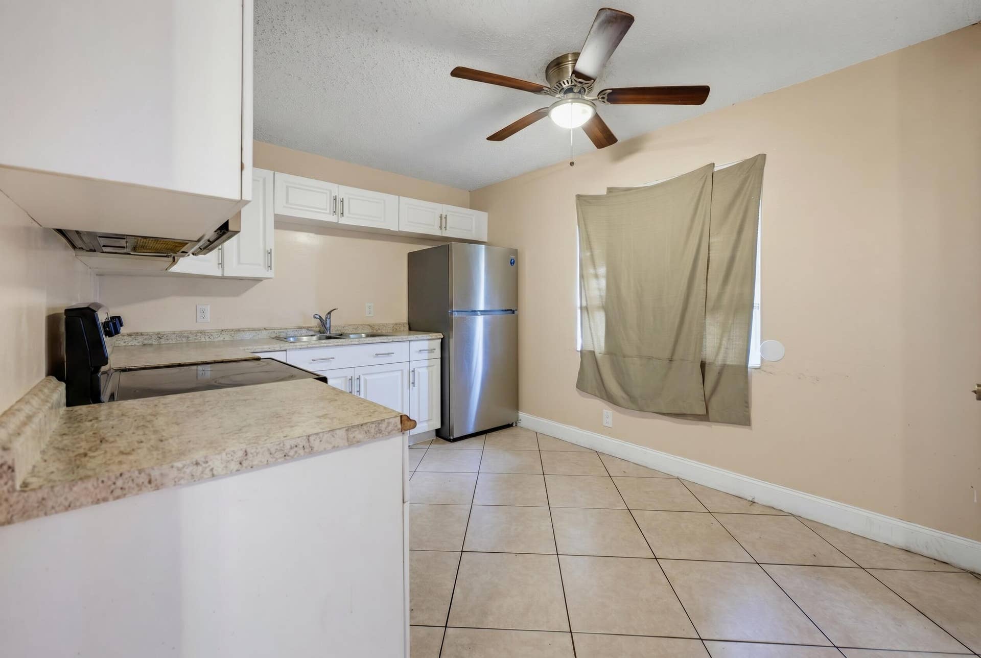 1525 W 17th Street, Riviera Beach, FL 33404 Woolf_1525_W_17th_declutter (9)