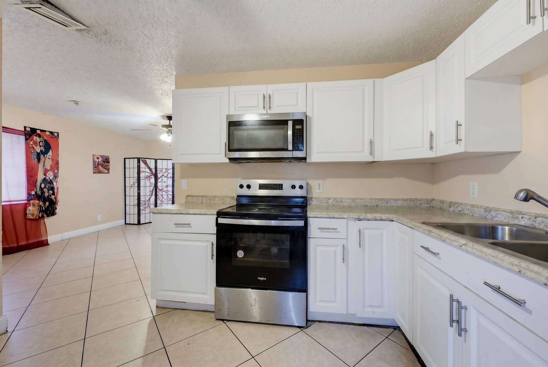 1525 W 17th Street, Riviera Beach, FL 33404 Woolf_1525_W_17th_declutter (13)