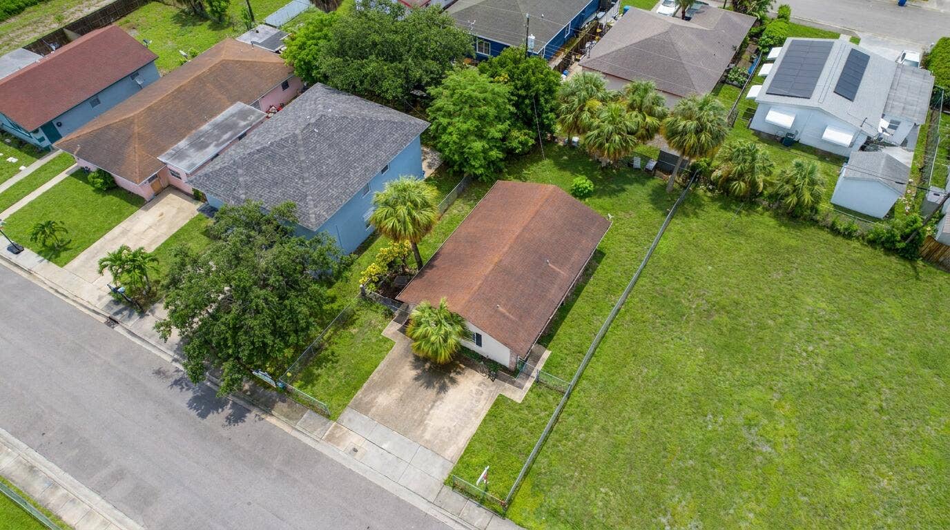 1525 W 17th Street, Riviera Beach, FL 33404 Woolf_1525_W_17th_exterior (3)