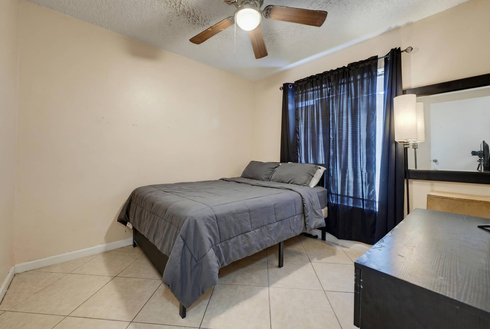 1525 W 17th Street, Riviera Beach, FL 33404 Woolf_1525_W_17th_declutter (11)