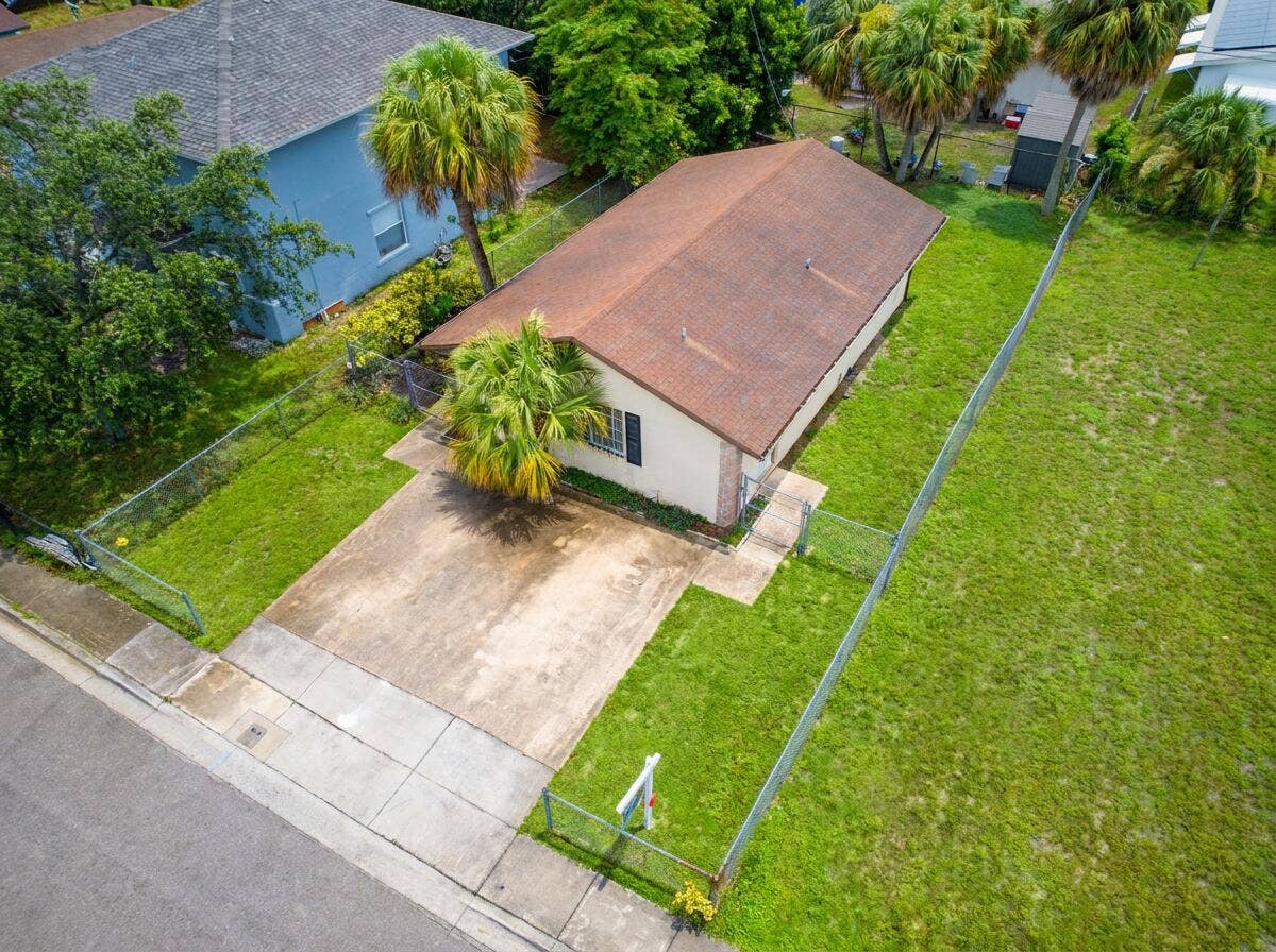 1525 W 17th Street, Riviera Beach, FL 33404 Woolf_1525_W_17th_exterior (2)