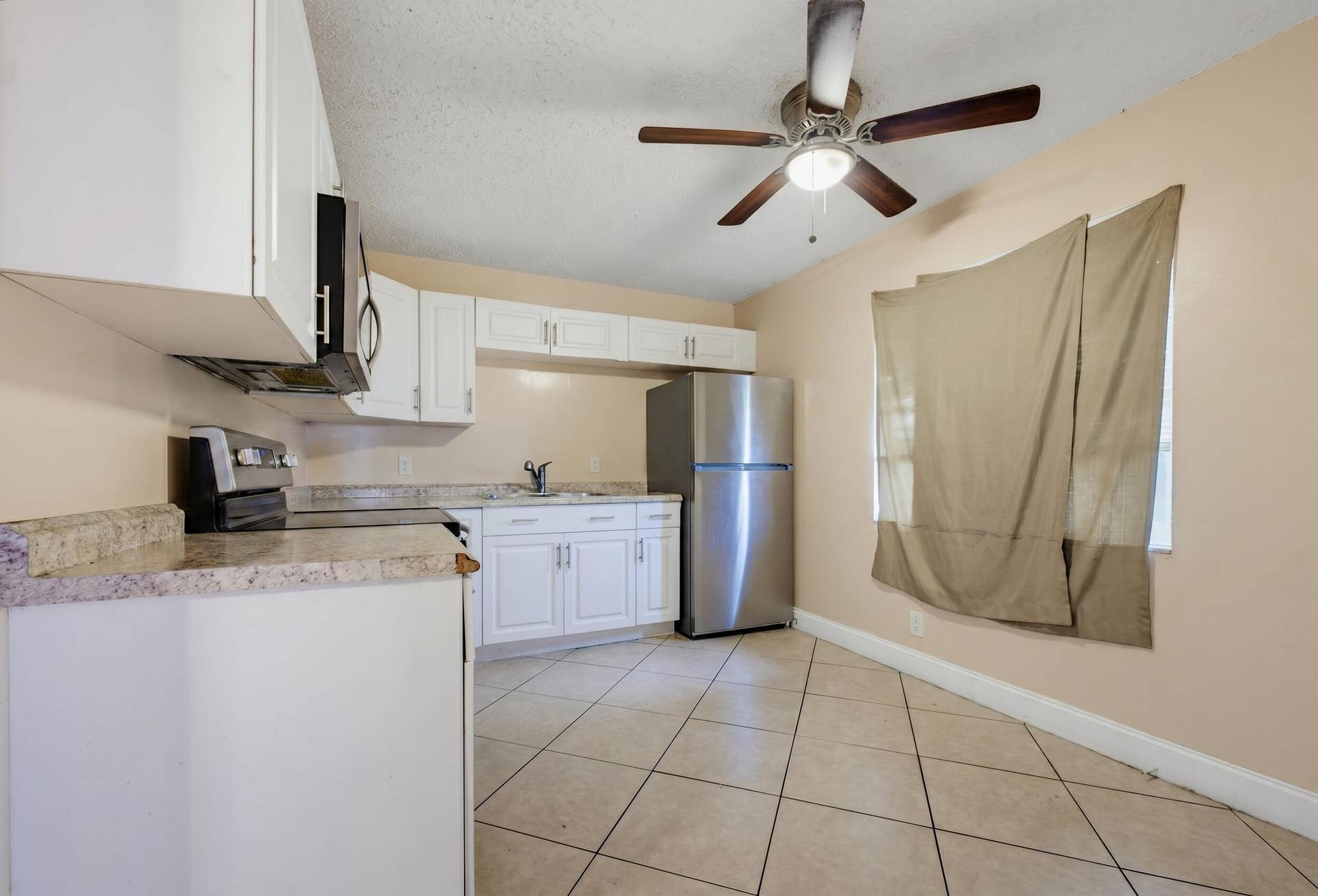 1525 W 17th Street, Riviera Beach, FL 33404 Woolf_1525_W_17th_declutter (1)