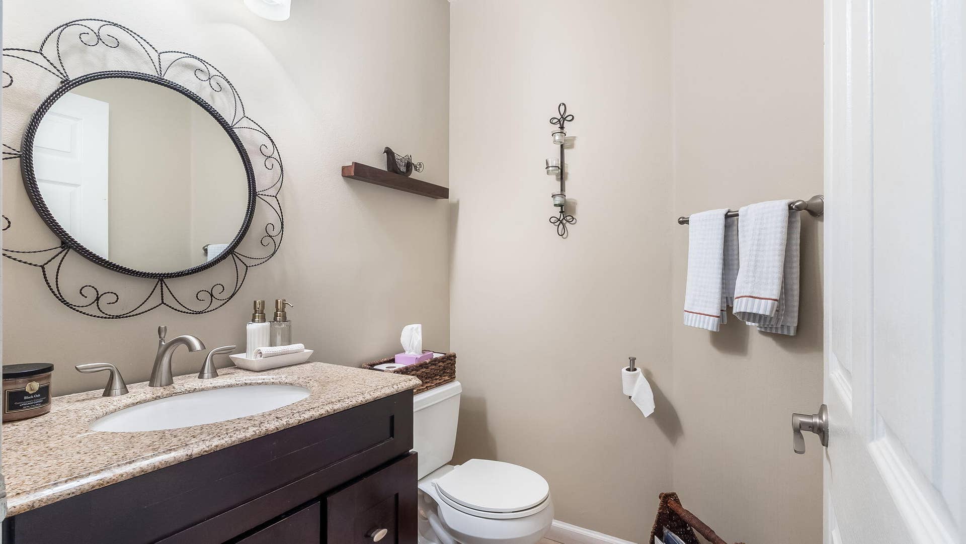 4411 Stone Ridge Way, Weston, FL 33331 First floor half bathroom