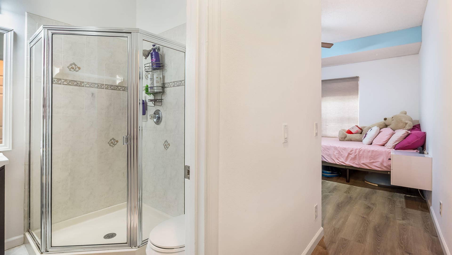 4411 Stone Ridge Way, Weston, FL 33331 First floor full bathroom