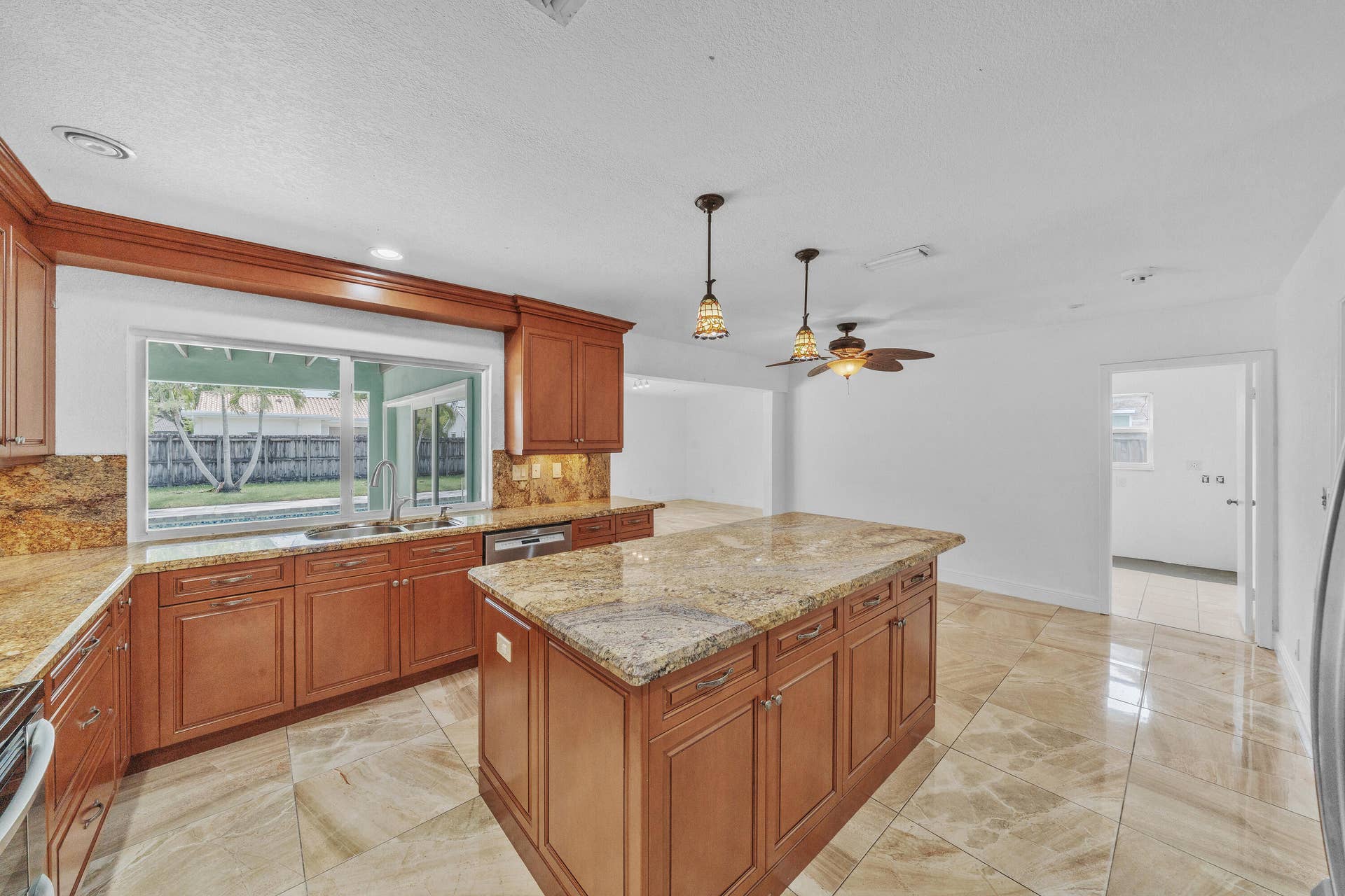 1941 SW 73rd Avenue, Plantation, FL 33317 10 Kitchen (4)