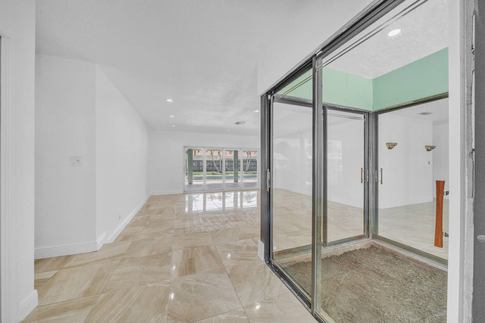 1941 SW 73rd Avenue, Plantation, FL 33317 4 Entrance