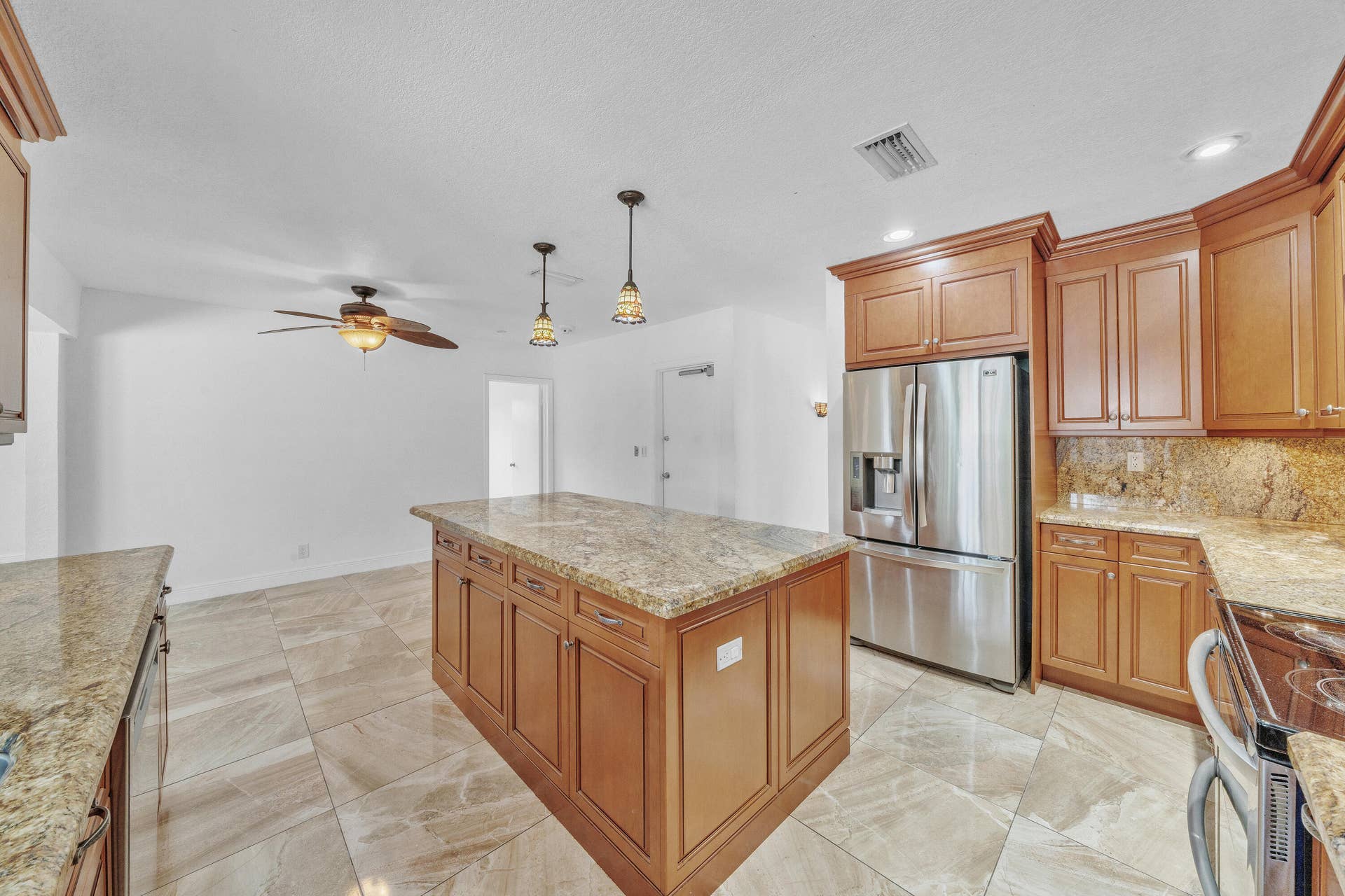 1941 SW 73rd Avenue, Plantation, FL 33317 17 Kitchen (3)
