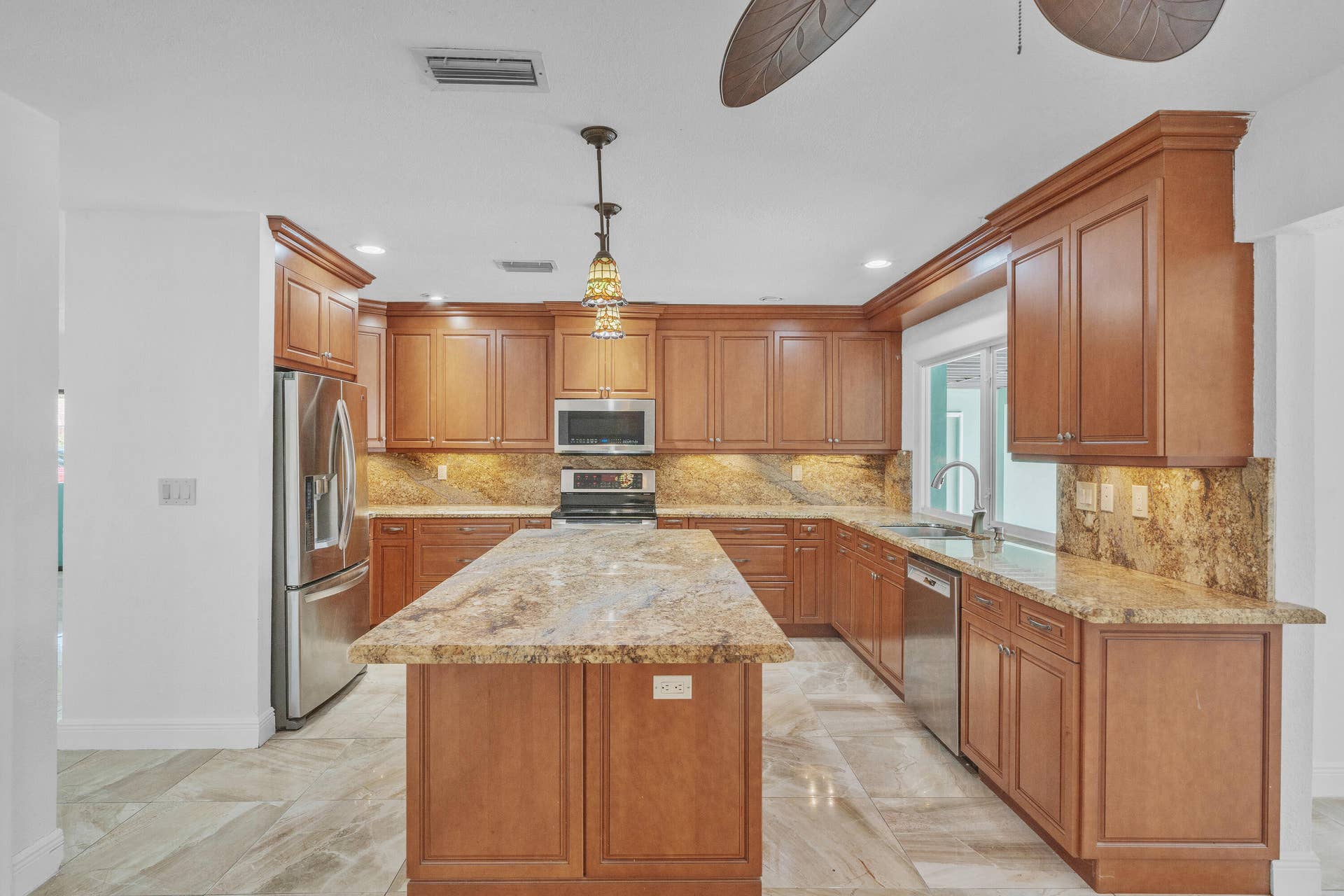 1941 SW 73rd Avenue, Plantation, FL 33317 17 Kitchen (2)