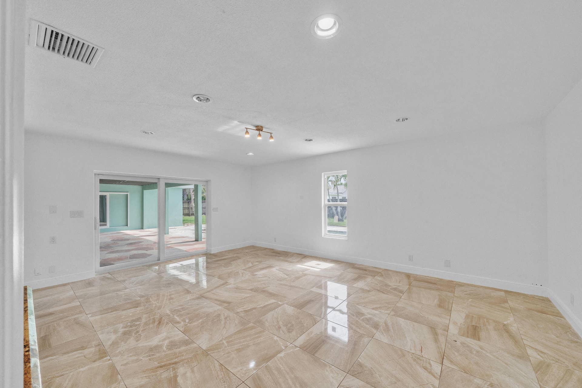 1941 SW 73rd Avenue, Plantation, FL 33317 15 Family Area