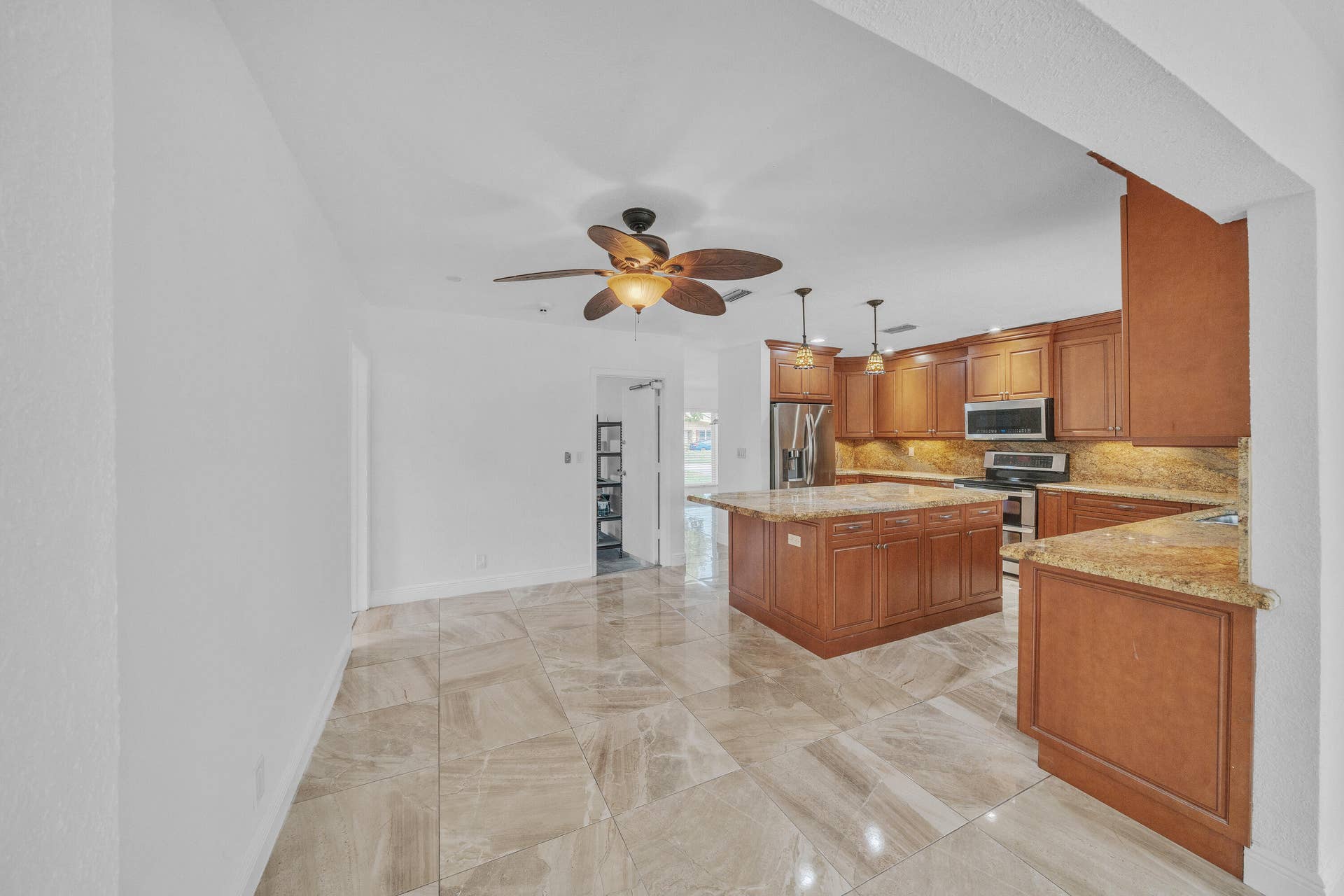 1941 SW 73rd Avenue, Plantation, FL 33317 17 Kitchen (1)