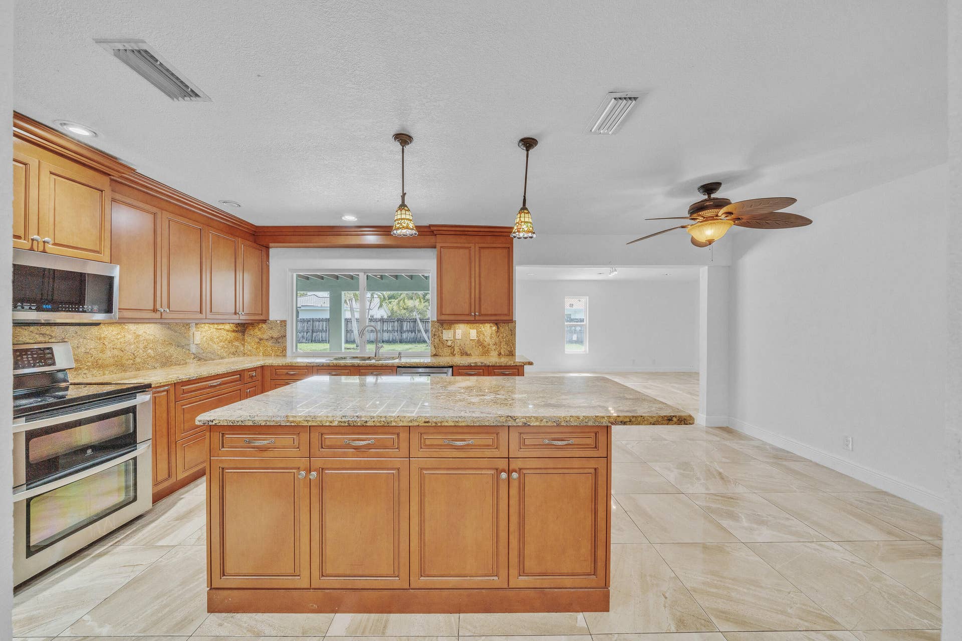 1941 SW 73rd Avenue, Plantation, FL 33317 10 Kitchen (1)