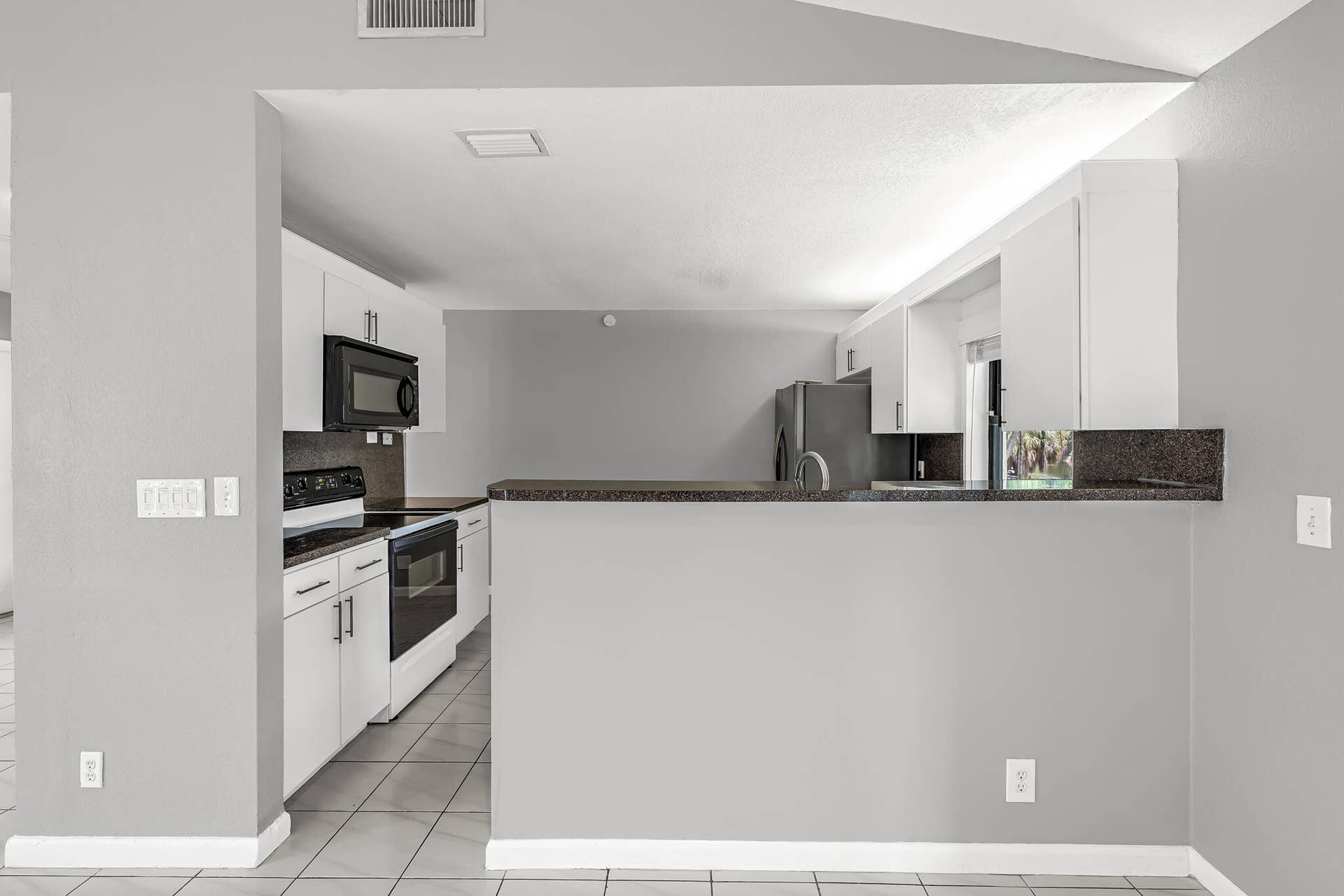 OPEN KITCHEN WITH ACCESS TO GREAT ROOM - BREAKFAST BAR