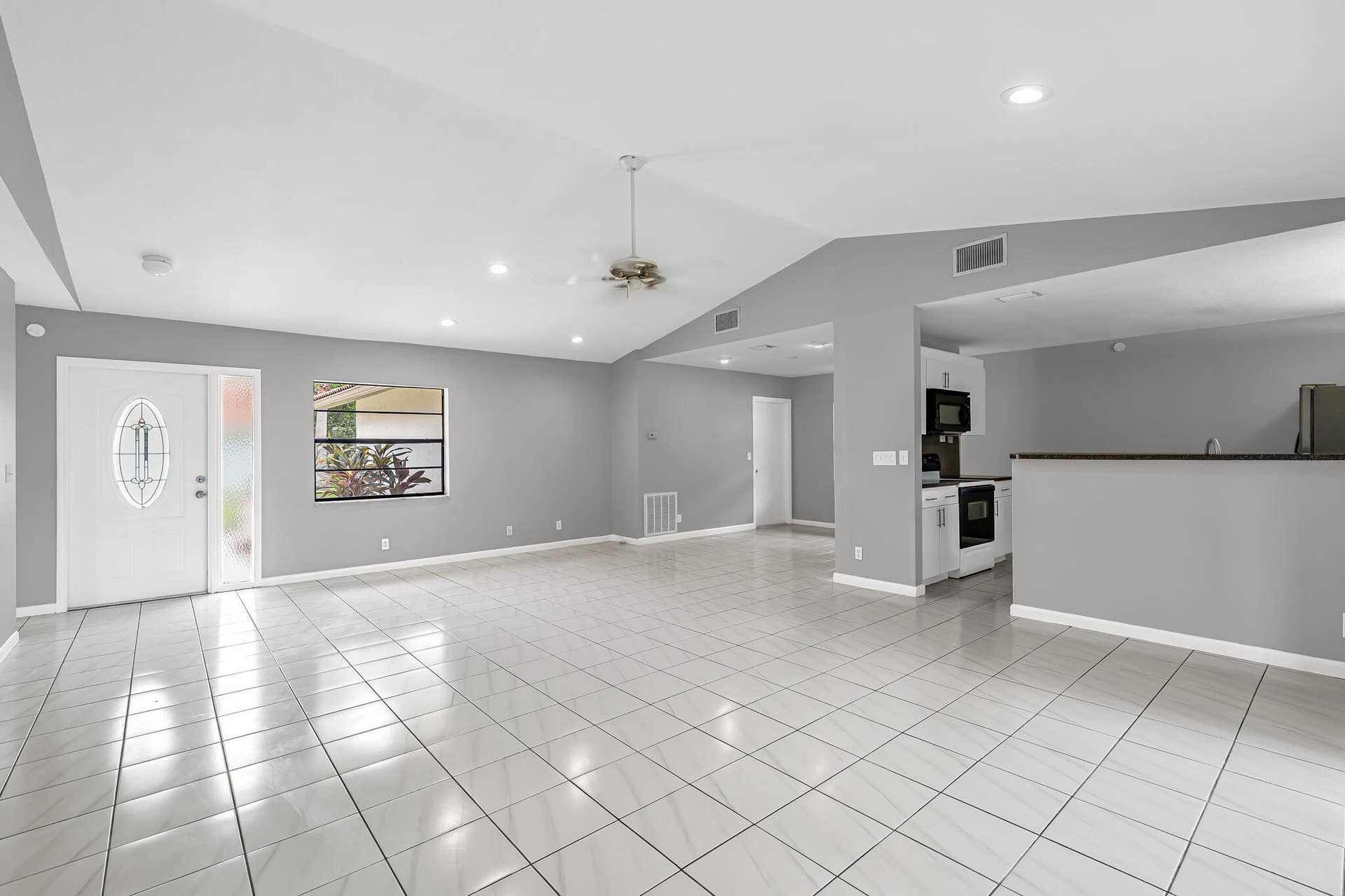 GREAT ROOM AND SEPARATE DINING ROOM