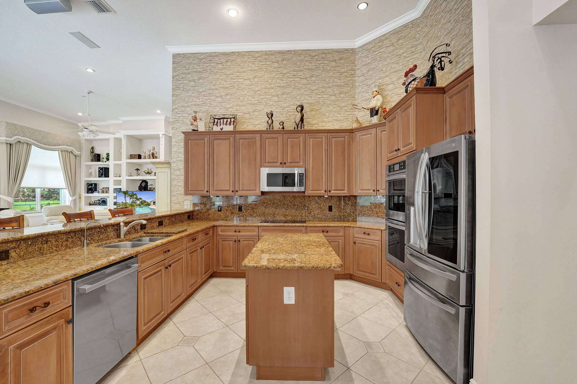 13027 SW 41st Street, Davie, FL 33330 Kitchen