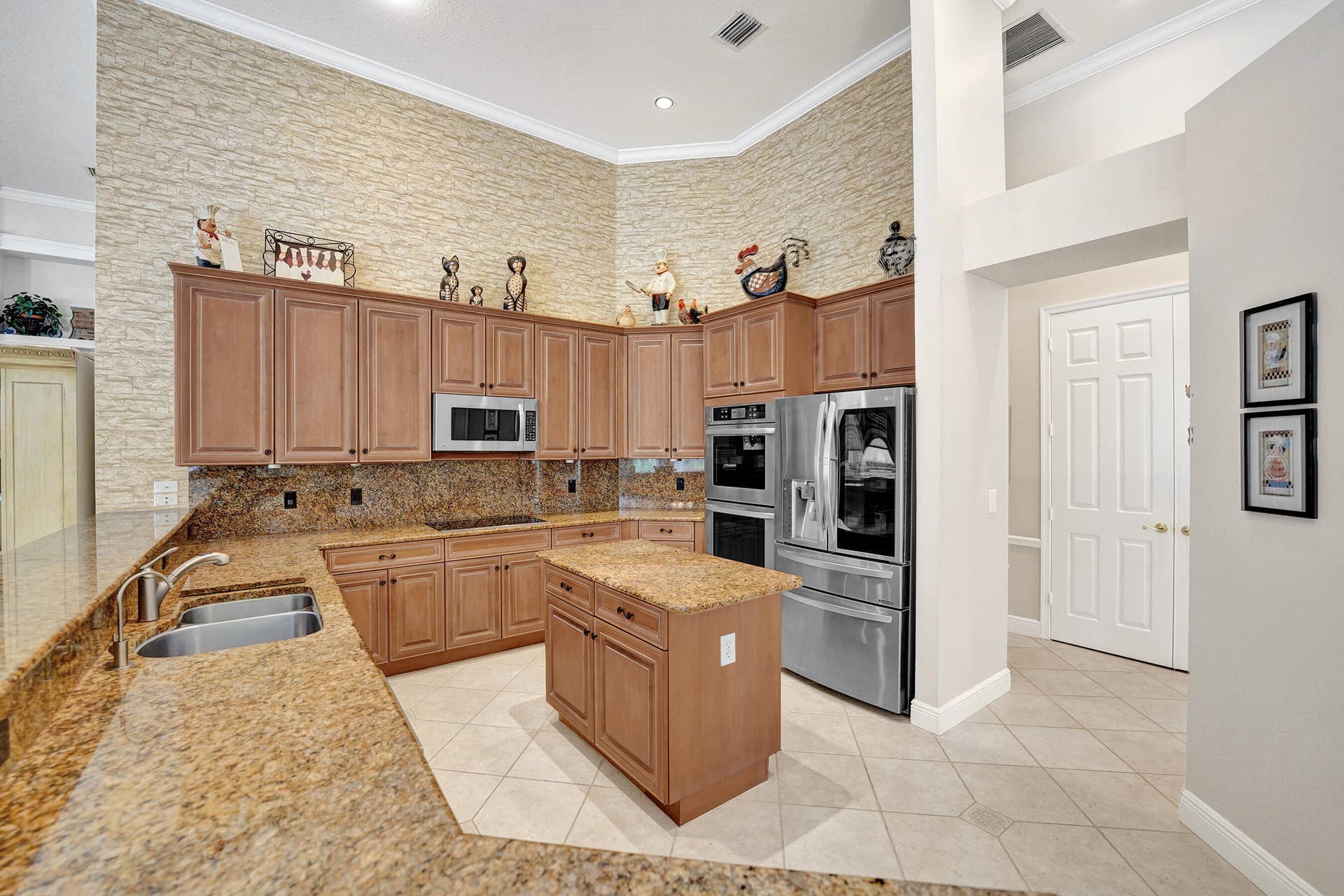 13027 SW 41st Street, Davie, FL 33330 Kitchen